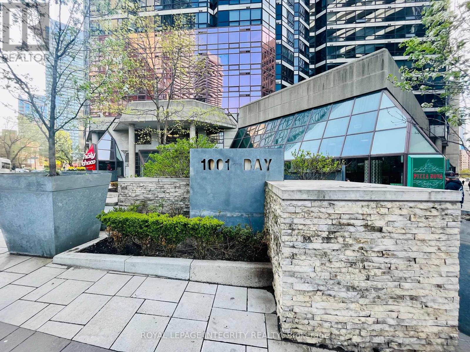 406 - 1001 BAY STREET, Toronto, Ontario