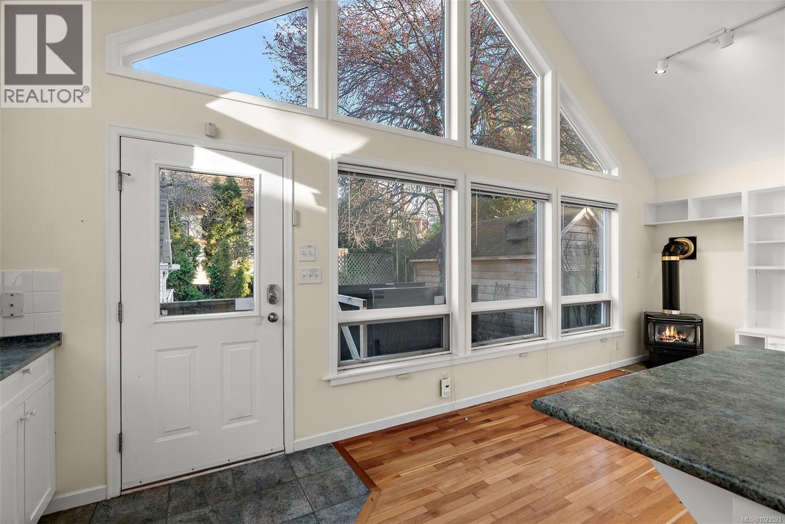 584 Marifield Ave, Victoria, British Columbia  V8V 1N4 - Photo 10 - 1023523