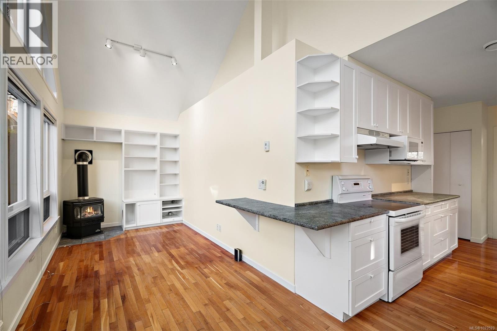 584 Marifield Ave, Victoria, British Columbia  V8V 1N4 - Photo 11 - 1023523