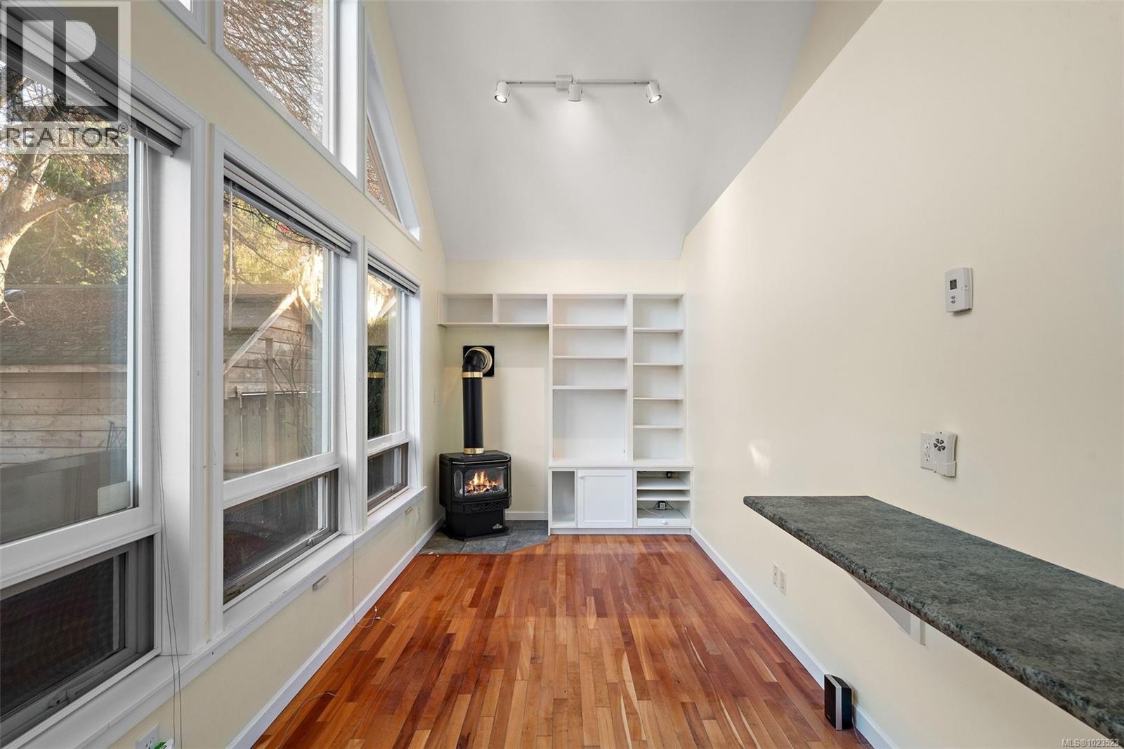 584 Marifield Ave, Victoria, British Columbia  V8V 1N4 - Photo 12 - 1023523