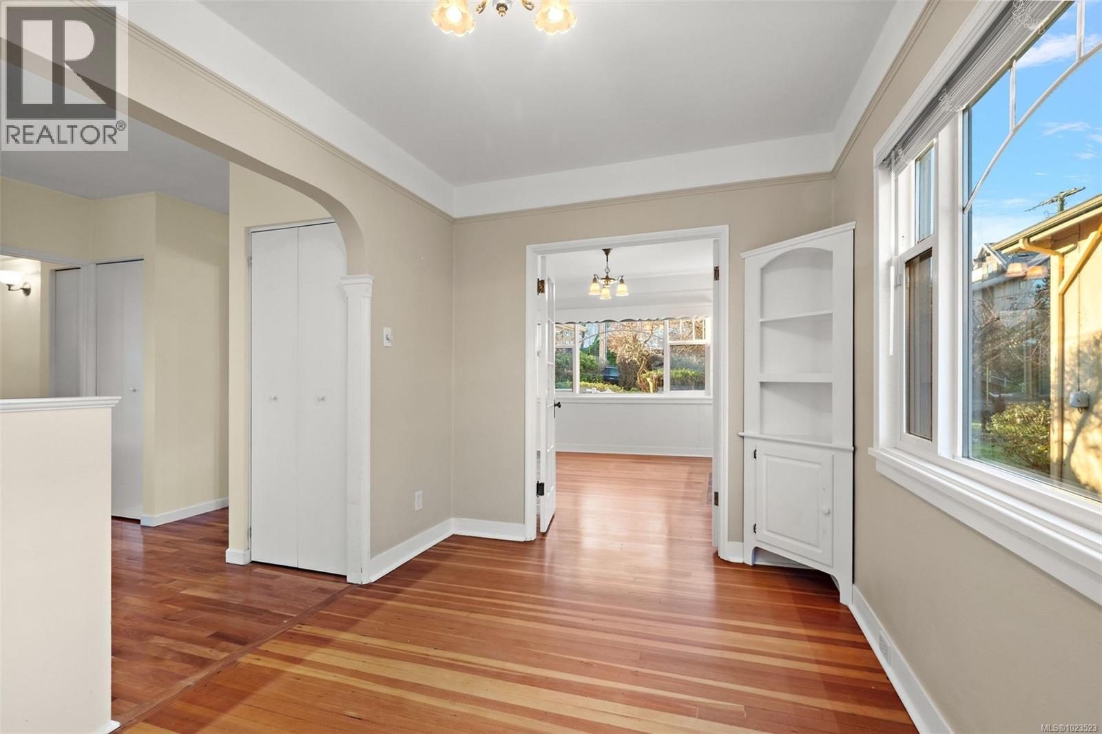 584 Marifield Ave, Victoria, British Columbia  V8V 1N4 - Photo 13 - 1023523