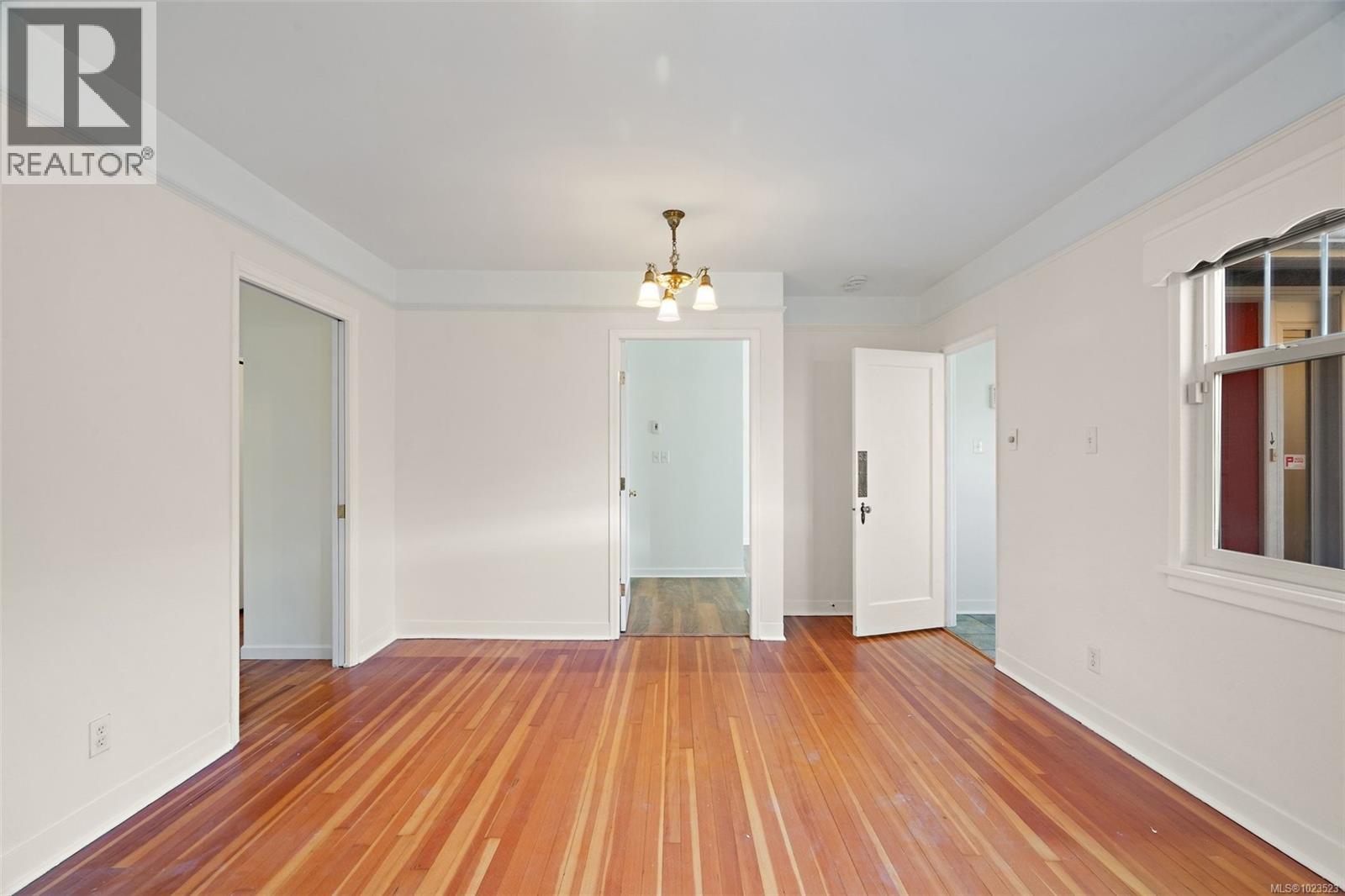 584 Marifield Ave, Victoria, British Columbia  V8V 1N4 - Photo 14 - 1023523