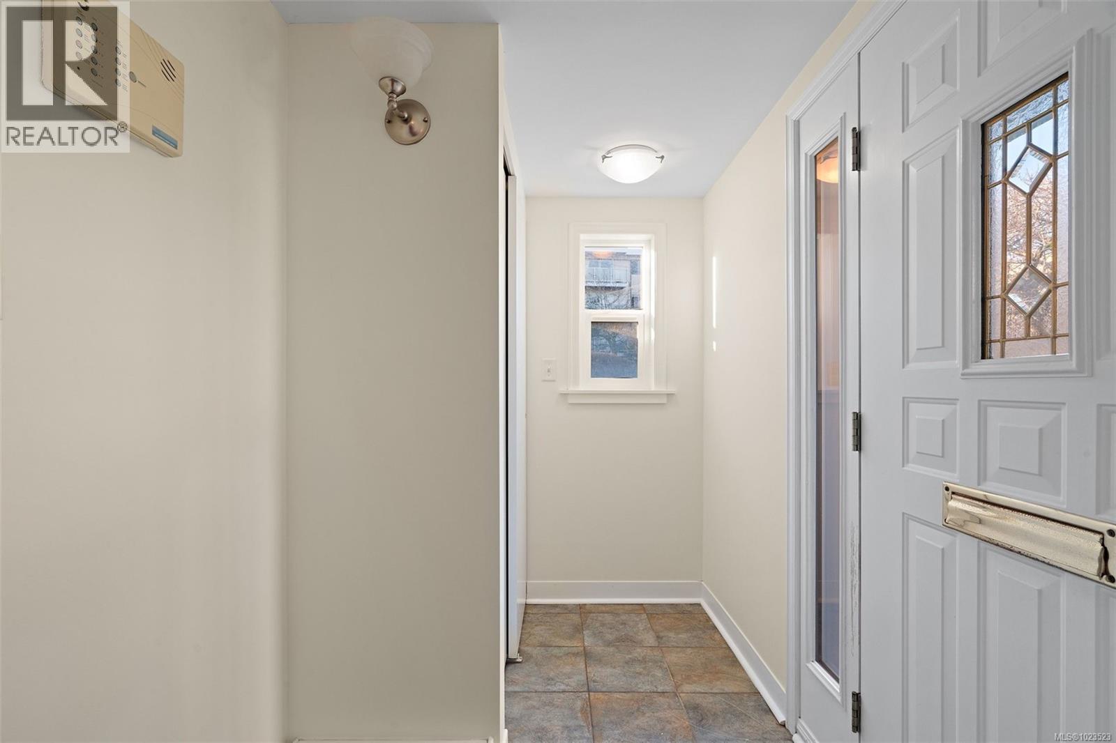 584 Marifield Ave, Victoria, British Columbia  V8V 1N4 - Photo 15 - 1023523