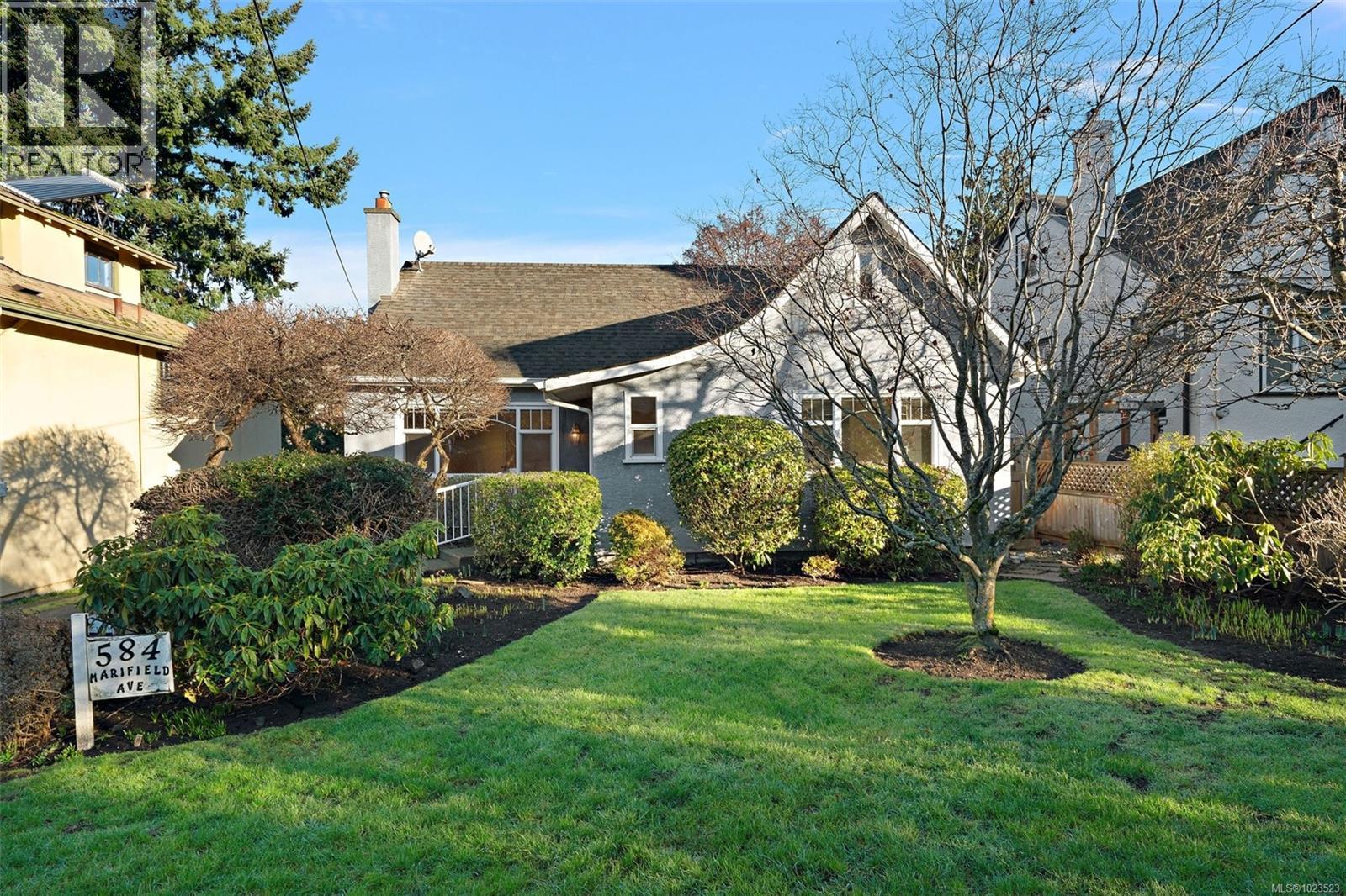 584 Marifield Ave, Victoria, British Columbia  V8V 1N4 - Photo 2 - 1023523