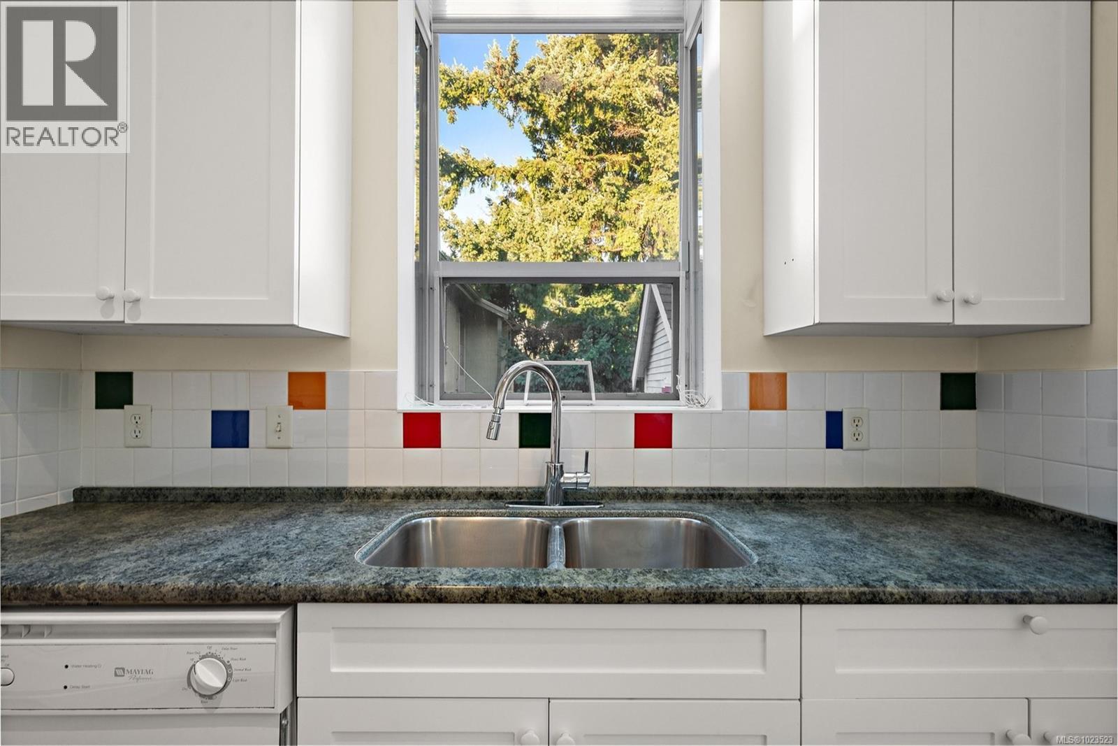 584 Marifield Ave, Victoria, British Columbia  V8V 1N4 - Photo 23 - 1023523