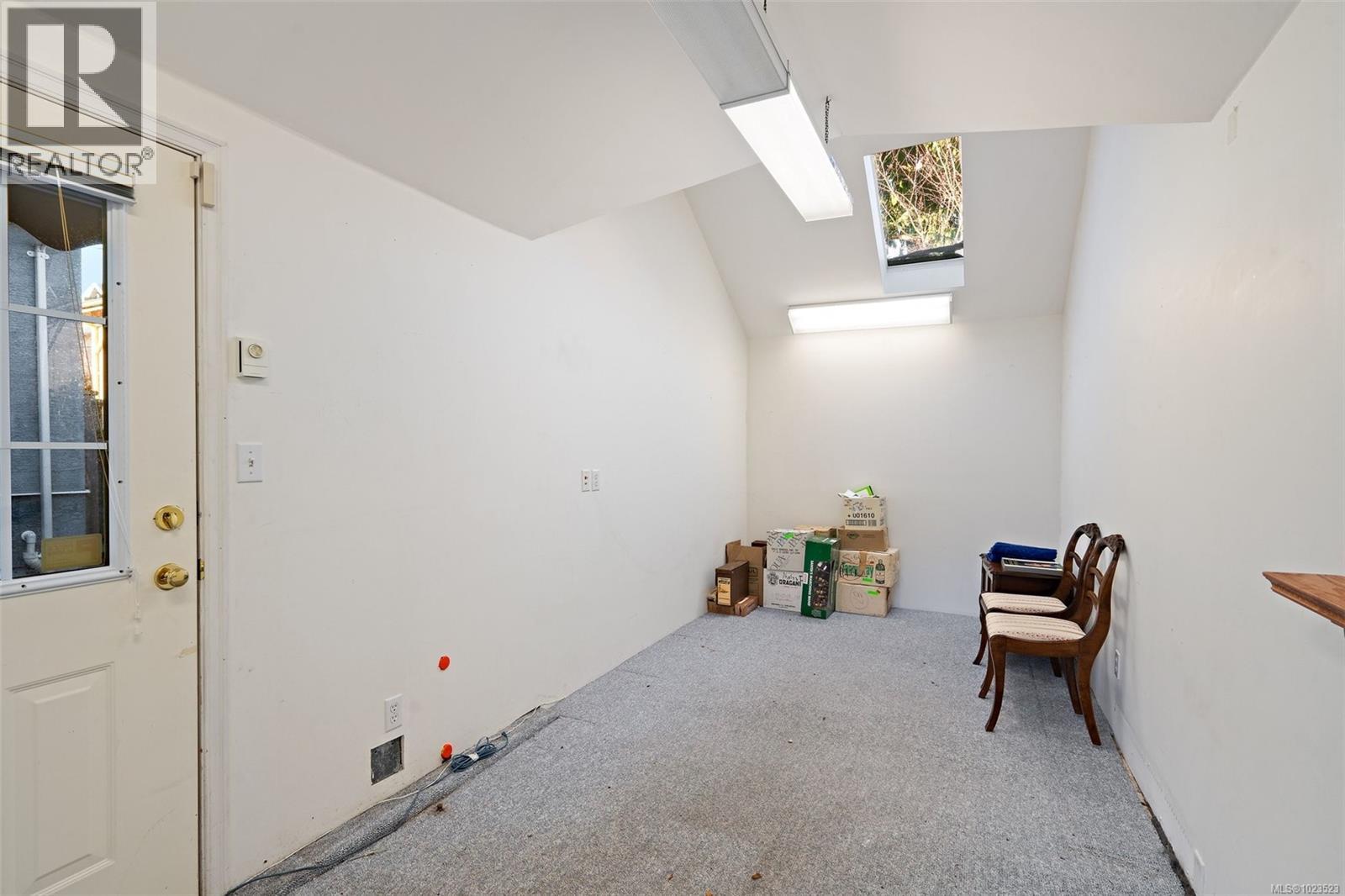 584 Marifield Ave, Victoria, British Columbia  V8V 1N4 - Photo 24 - 1023523