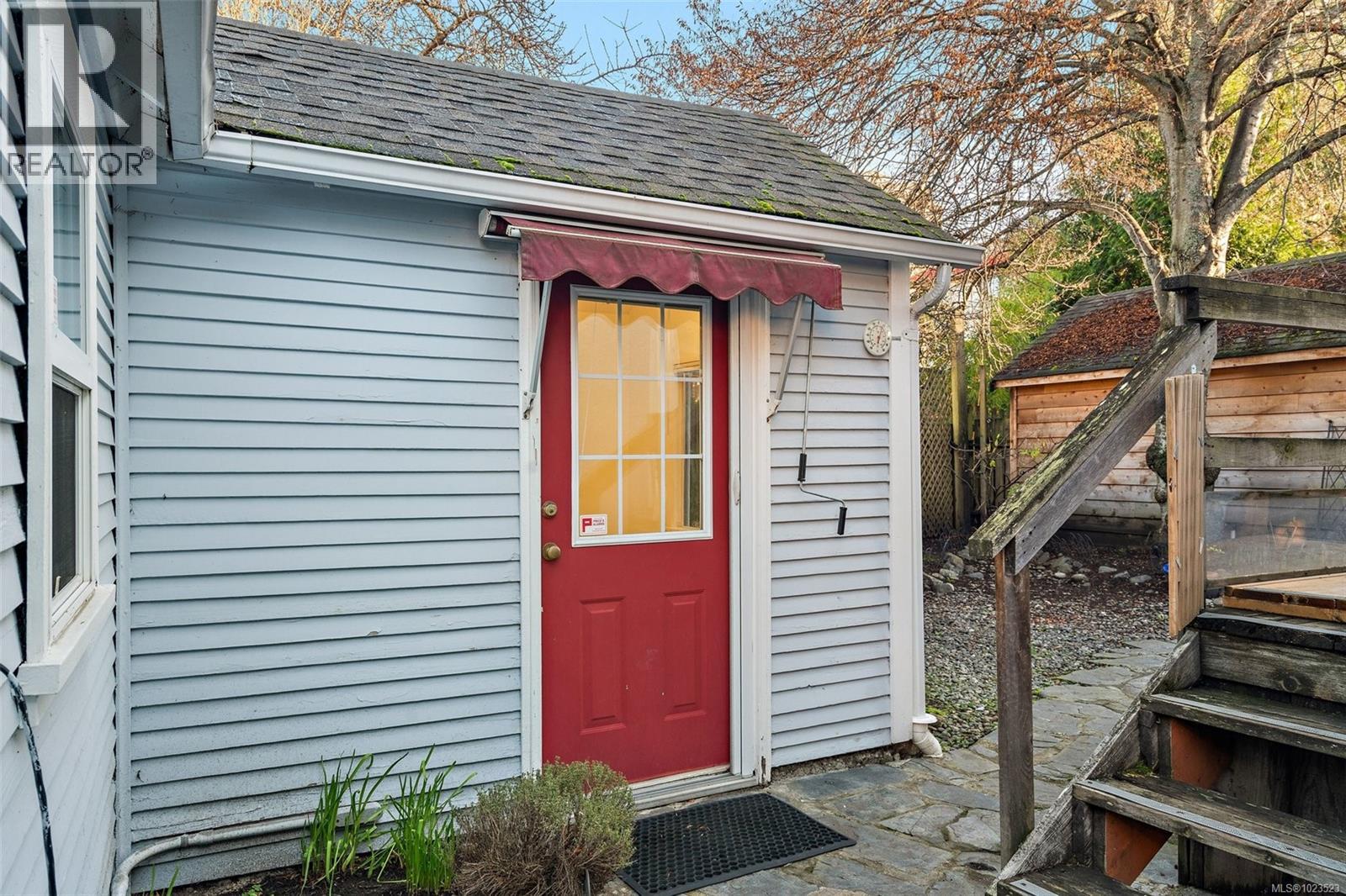 584 Marifield Ave, Victoria, British Columbia  V8V 1N4 - Photo 30 - 1023523