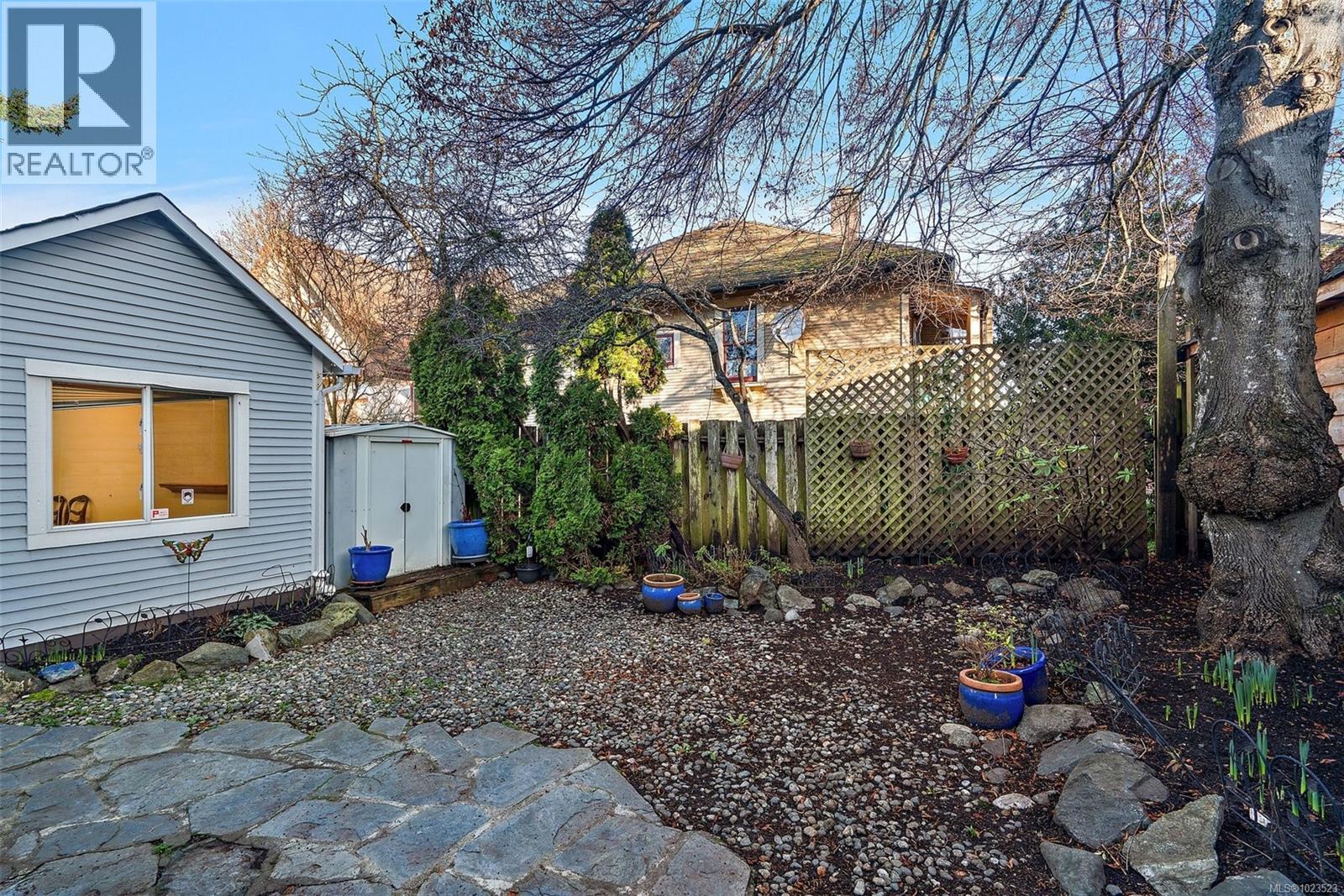 584 Marifield Ave, Victoria, British Columbia  V8V 1N4 - Photo 31 - 1023523