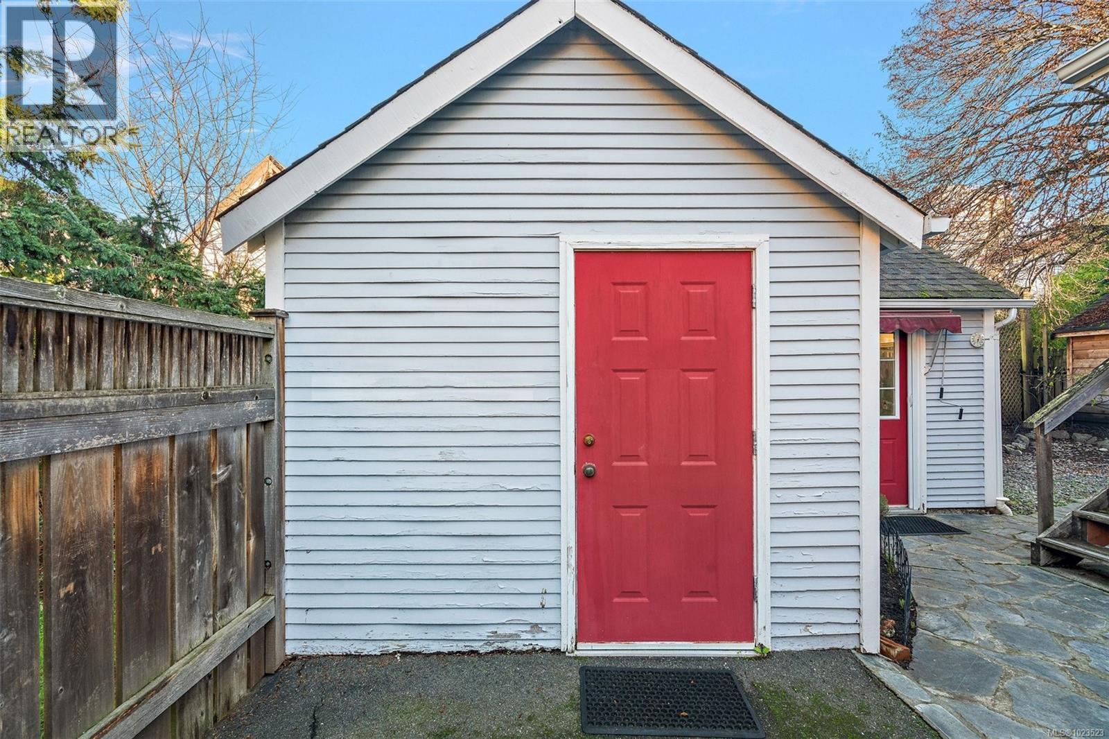 584 Marifield Ave, Victoria, British Columbia  V8V 1N4 - Photo 33 - 1023523