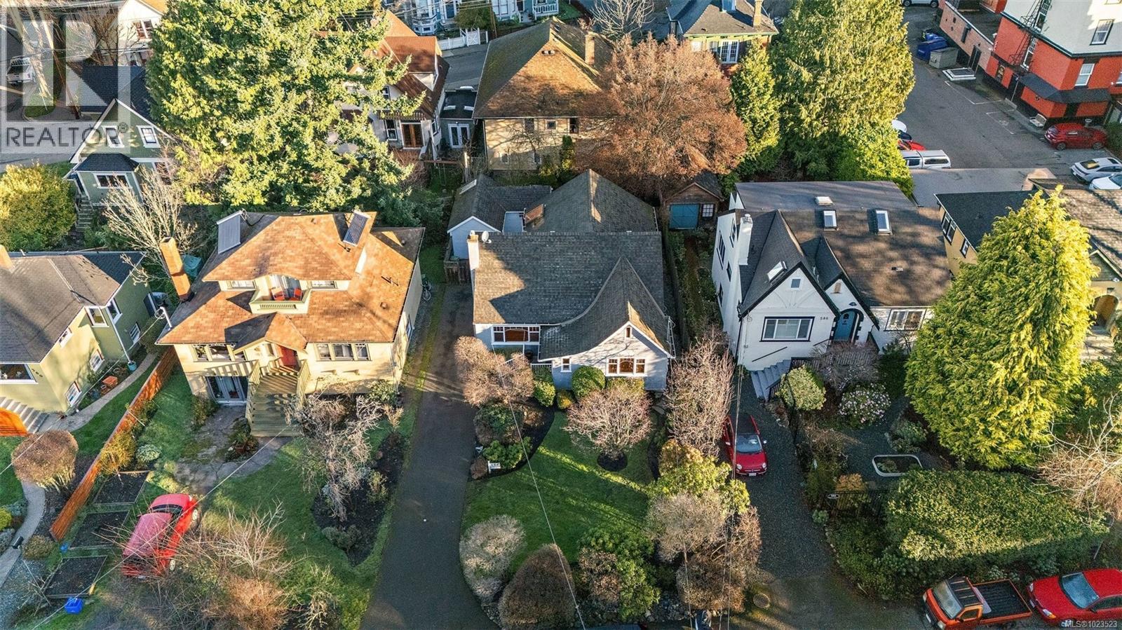 584 Marifield Ave, Victoria, British Columbia  V8V 1N4 - Photo 35 - 1023523