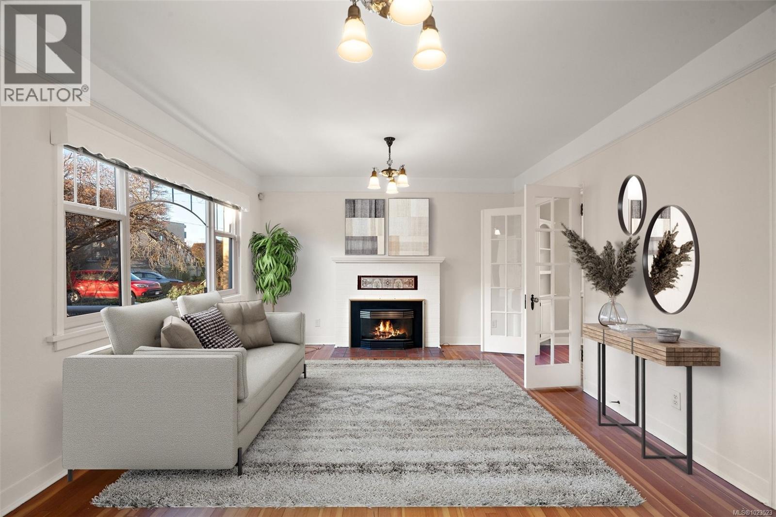 584 Marifield Ave, Victoria, British Columbia  V8V 1N4 - Photo 4 - 1023523