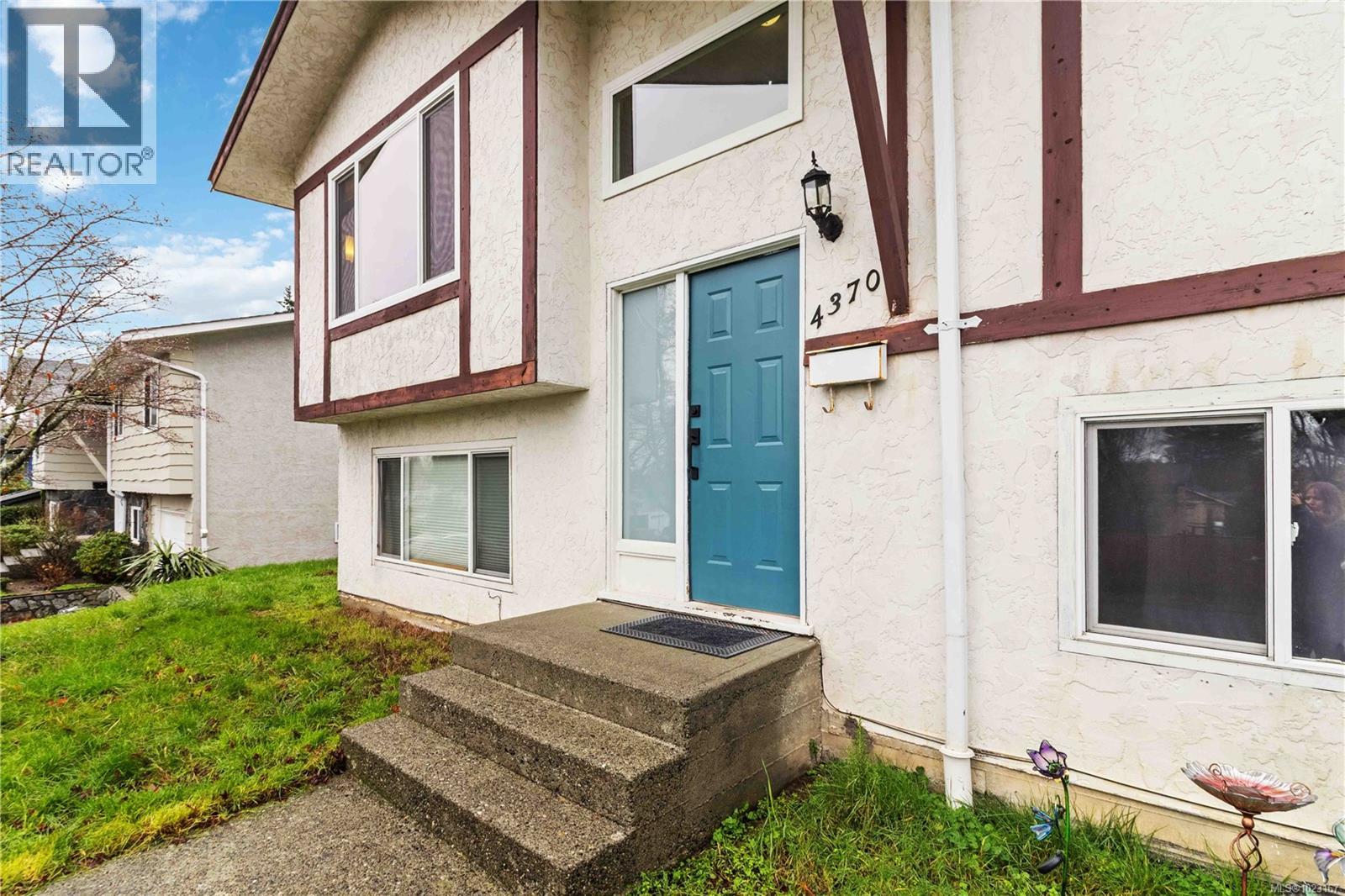 4370 Elnido Cres, Saanich, British Columbia  V8N 4Z6 - Photo 6 - 1023167