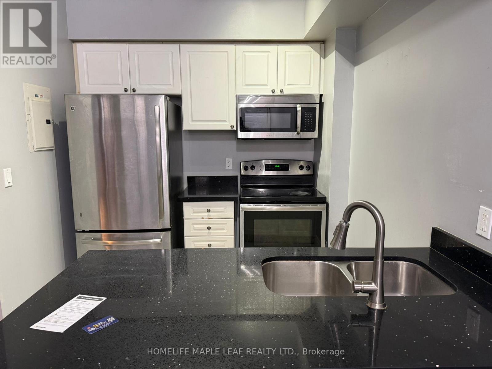 17 - 615 Shoreline Drive, Mississauga, Ontario  L5B 4K4 - Photo 10 - W12710580