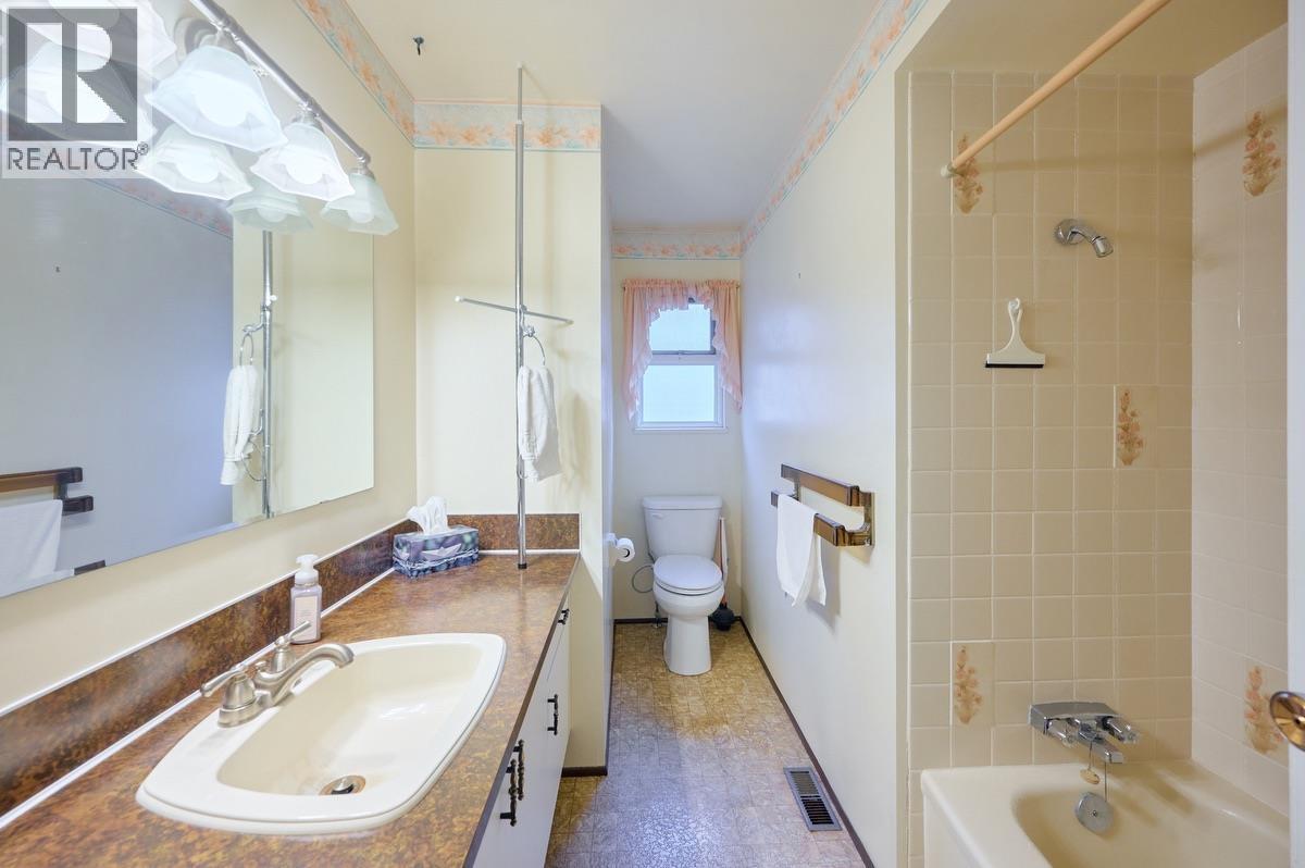 685 Porter Street, Coquitlam, British Columbia  V3J 5B2 - Photo 25 - R3080834