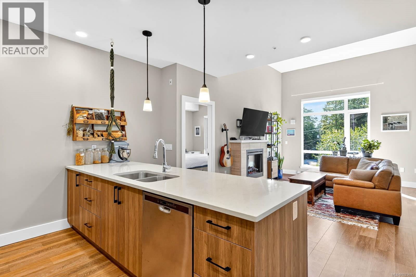 302 700 Yew Wood Rd, Tofino, British Columbia  V0R 2Z0 - Photo 4 - 1023693