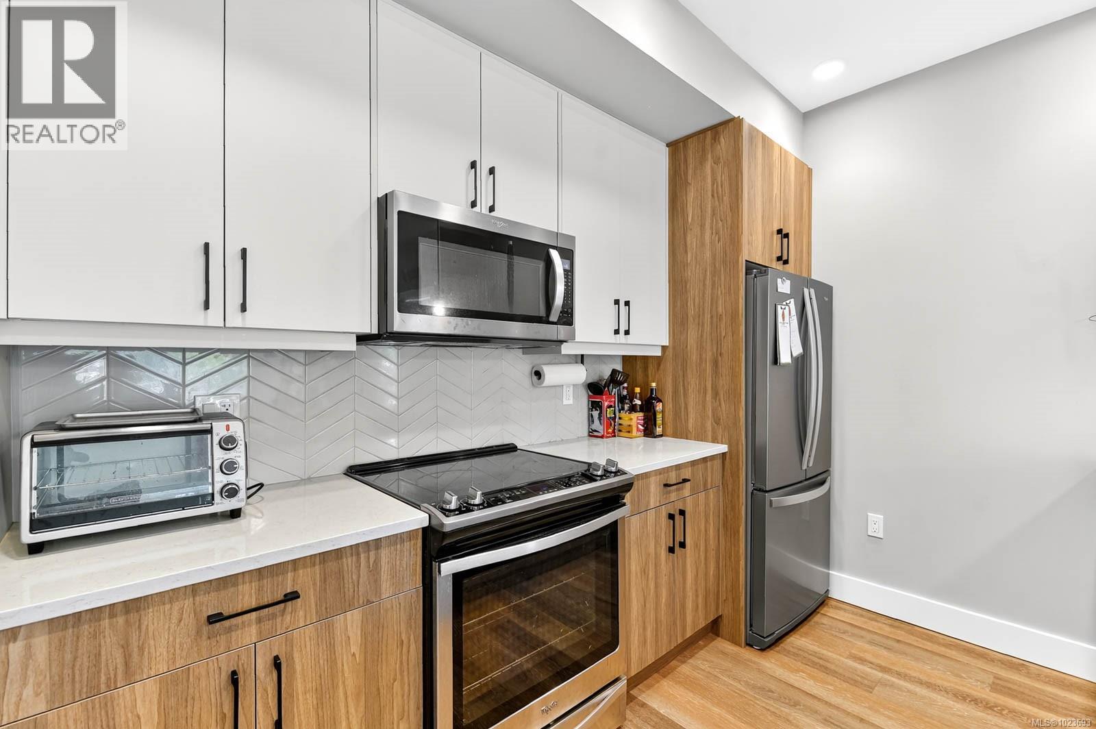 302 700 Yew Wood Rd, Tofino, British Columbia  V0R 2Z0 - Photo 5 - 1023693