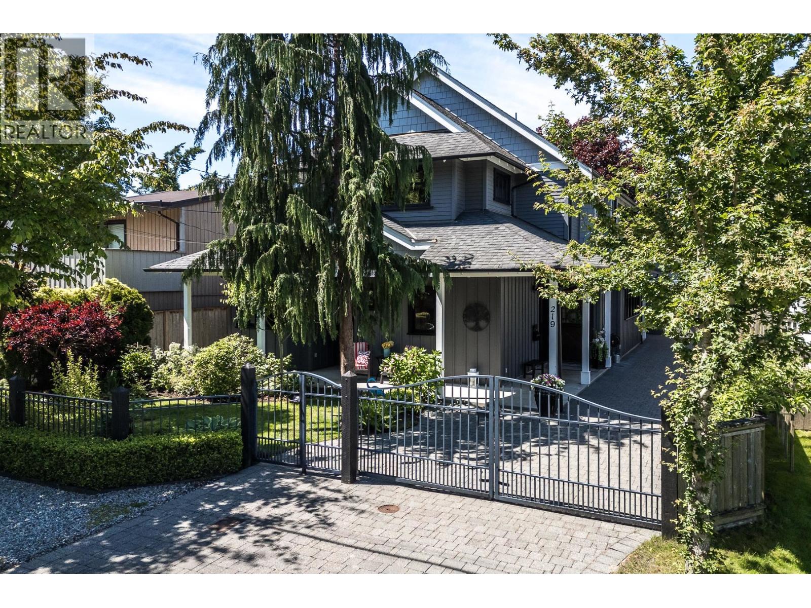 219 65b Street, Delta, British Columbia  V4L 1M9 - Photo 2 - R3081046