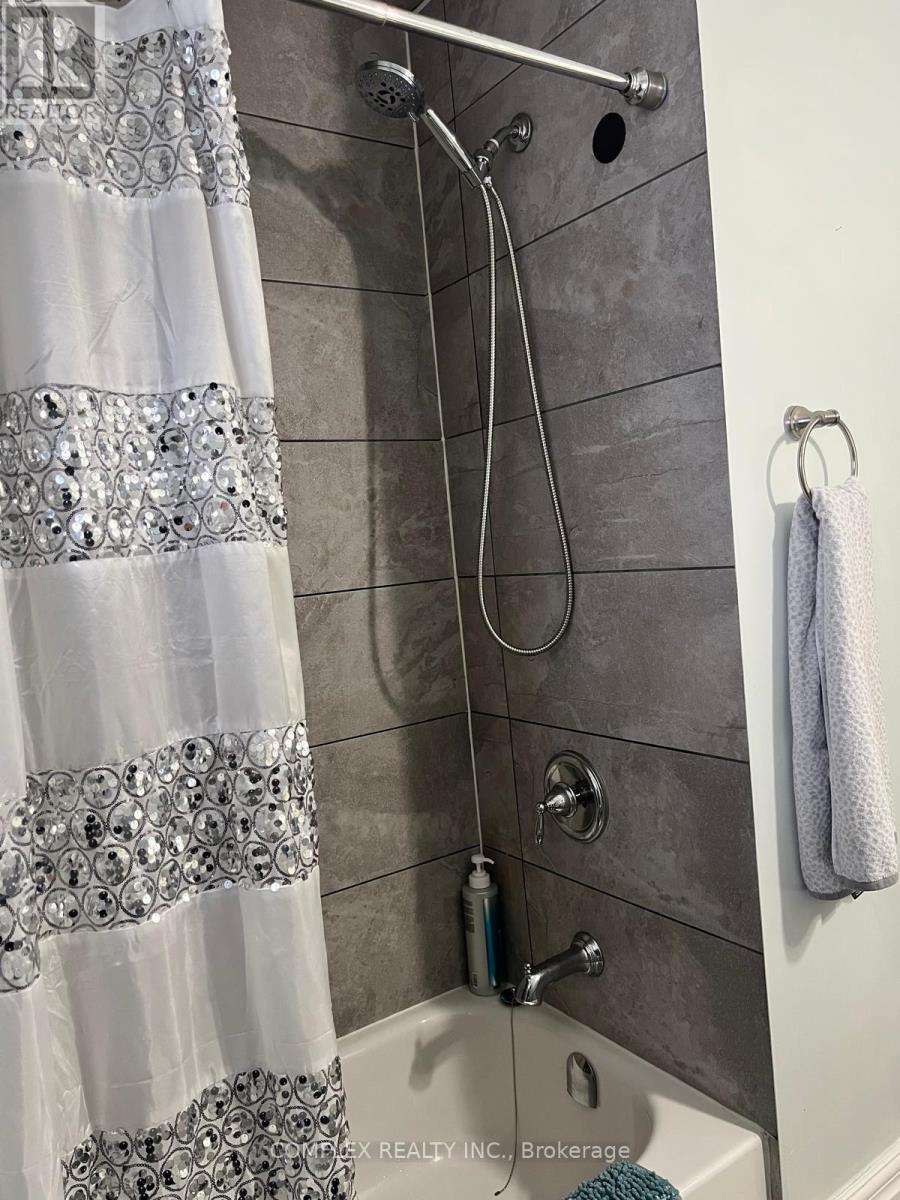 334 Surrey Drive, Oshawa, Ontario  L1G 6H1 - Photo 7 - E12711628