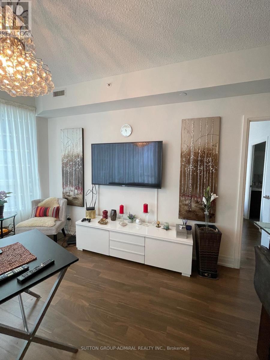 1932 (Primary Bedroom) - 7161 Yonge Street, Markham, Ontario  L3T 0C8 - Photo 10 - N12711654