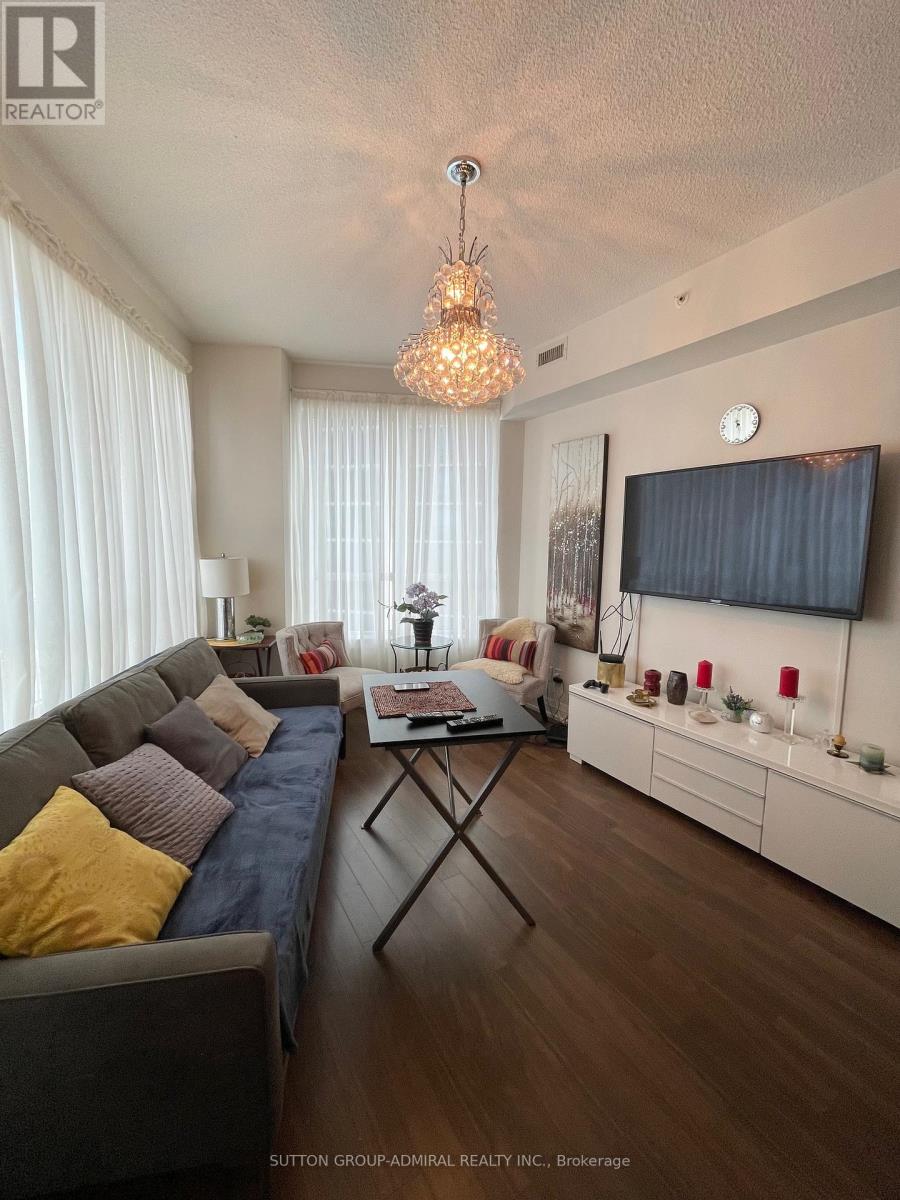 1932 (Primary Bedroom) - 7161 Yonge Street, Markham, Ontario  L3T 0C8 - Photo 11 - N12711654