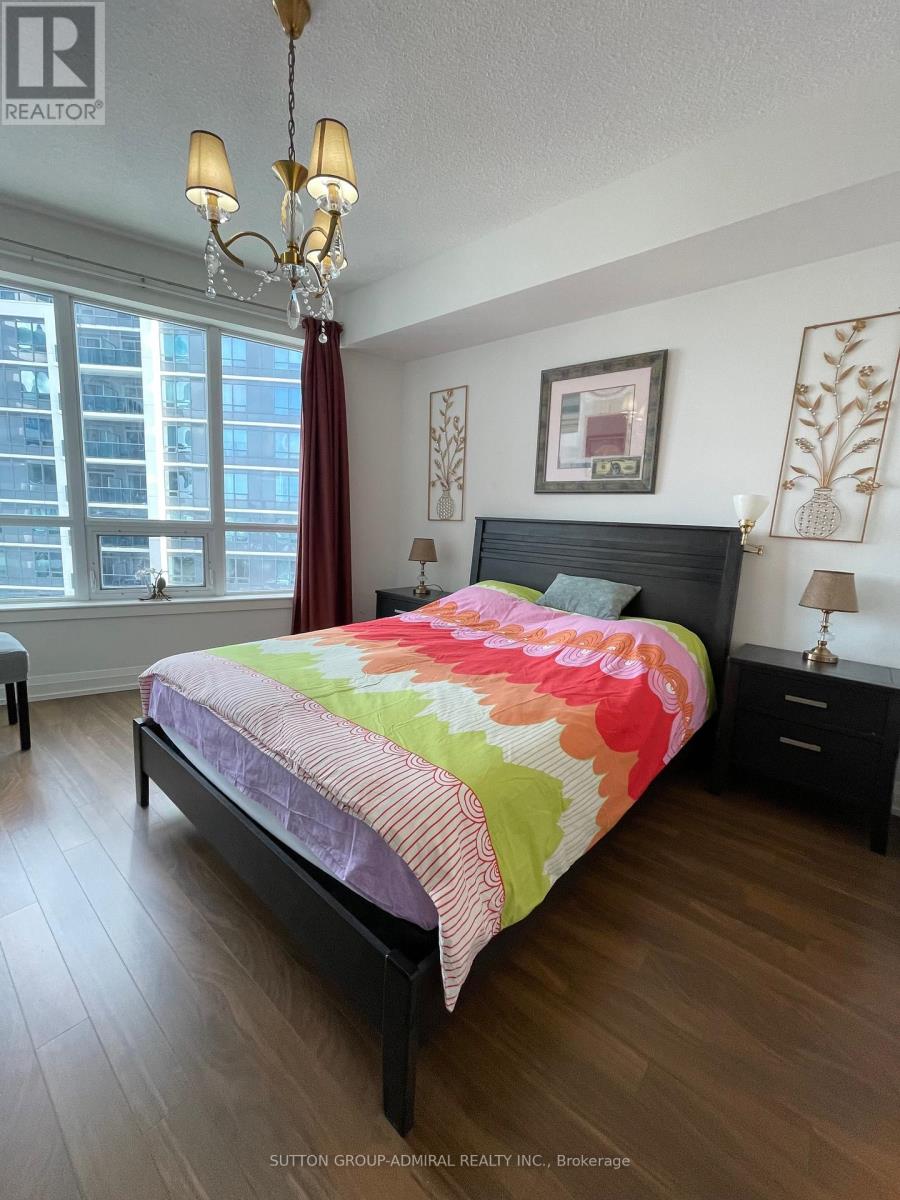 1932 (Primary Bedroom) - 7161 Yonge Street, Markham, Ontario  L3T 0C8 - Photo 2 - N12711654