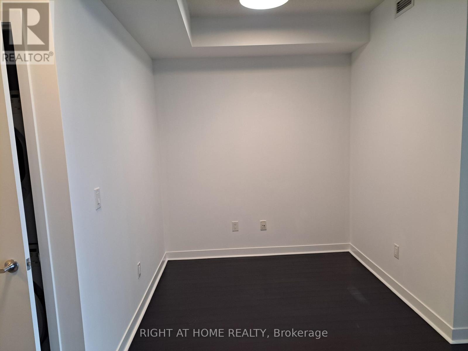 2103 - 365 Prince Of Wales Drive, Mississauga, Ontario  L5B 0G6 - Photo 15 - W12711624