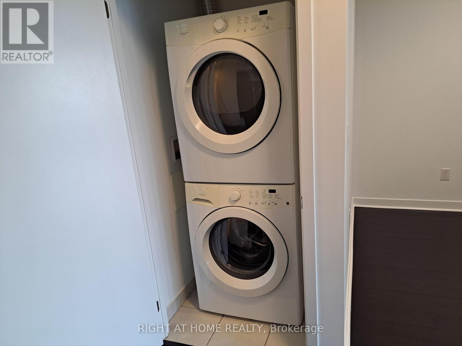 2103 - 365 Prince Of Wales Drive, Mississauga, Ontario  L5B 0G6 - Photo 18 - W12711624