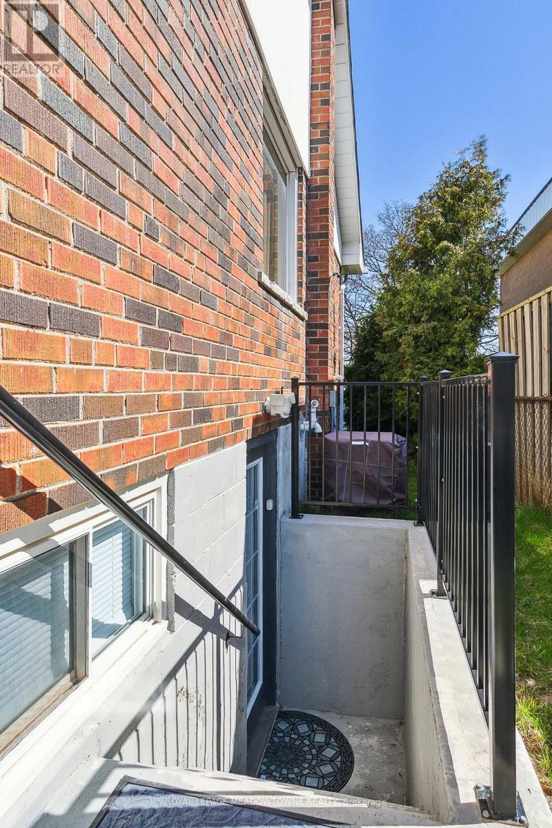 Bsmt - 5651 Turney Drive, Mississauga, Ontario  L5M 1A1 - Photo 3 - W12711664