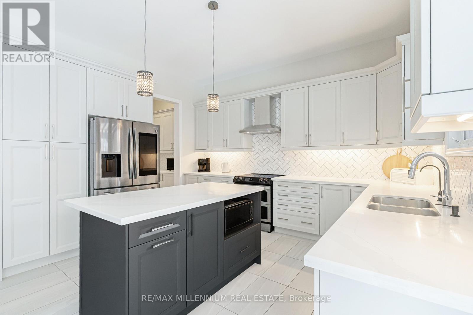 9 Moonstruck Street, Caledon, Ontario  L7C 4G3 - Photo 12 - W12711668