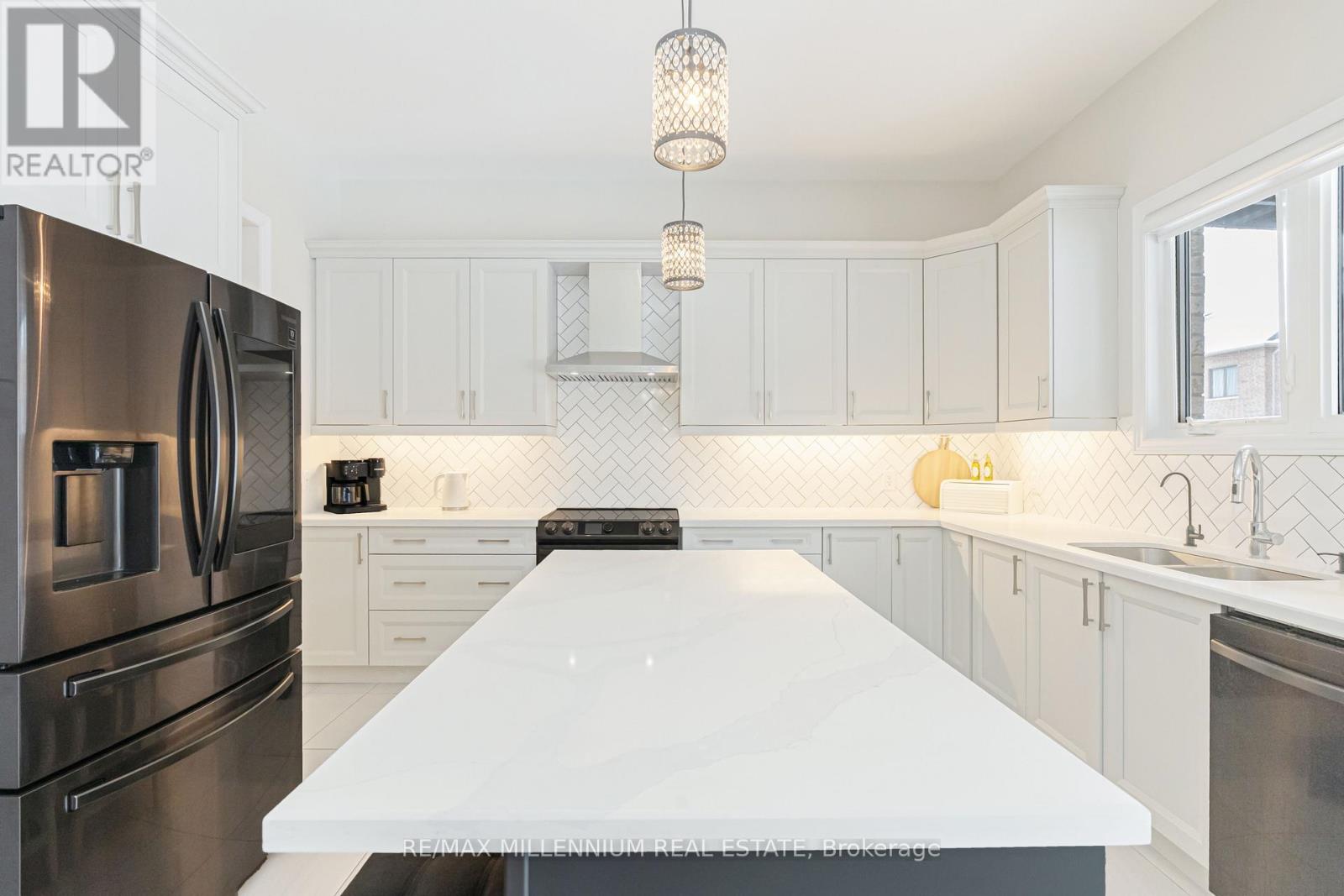 9 Moonstruck Street, Caledon, Ontario  L7C 4G3 - Photo 13 - W12711668