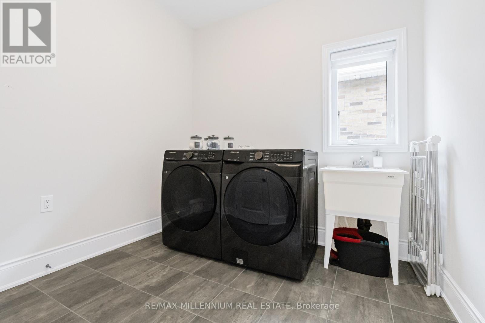 9 Moonstruck Street, Caledon, Ontario  L7C 4G3 - Photo 34 - W12711668