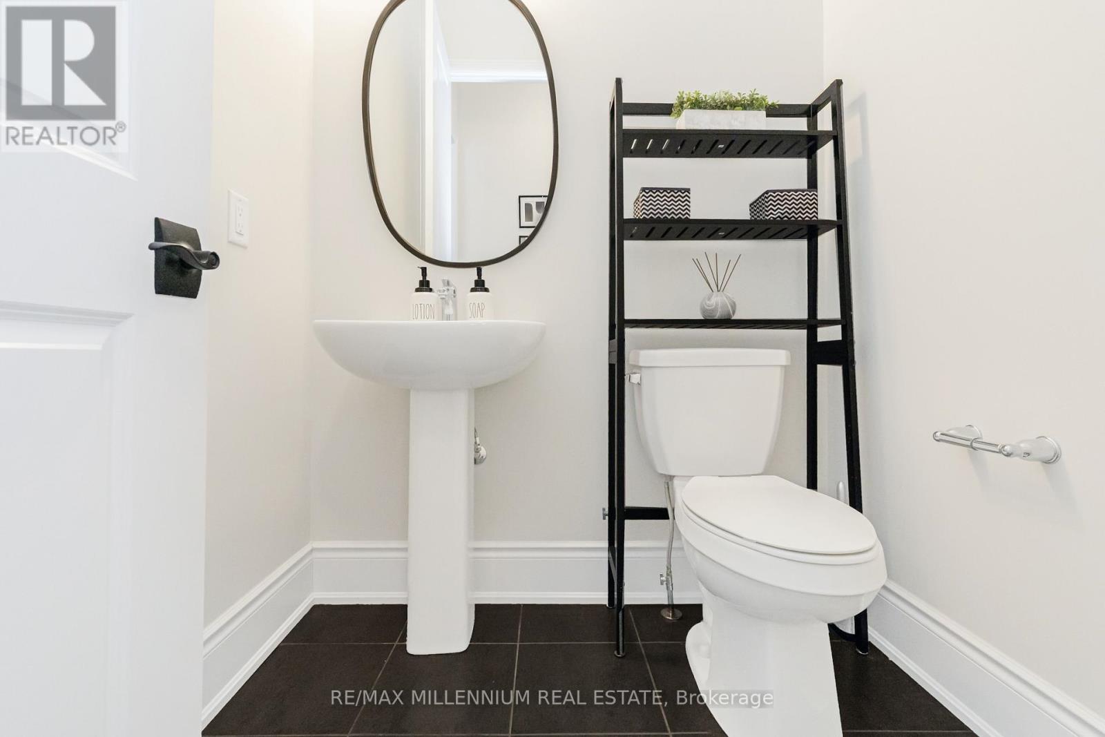 9 Moonstruck Street, Caledon, Ontario  L7C 4G3 - Photo 8 - W12711668