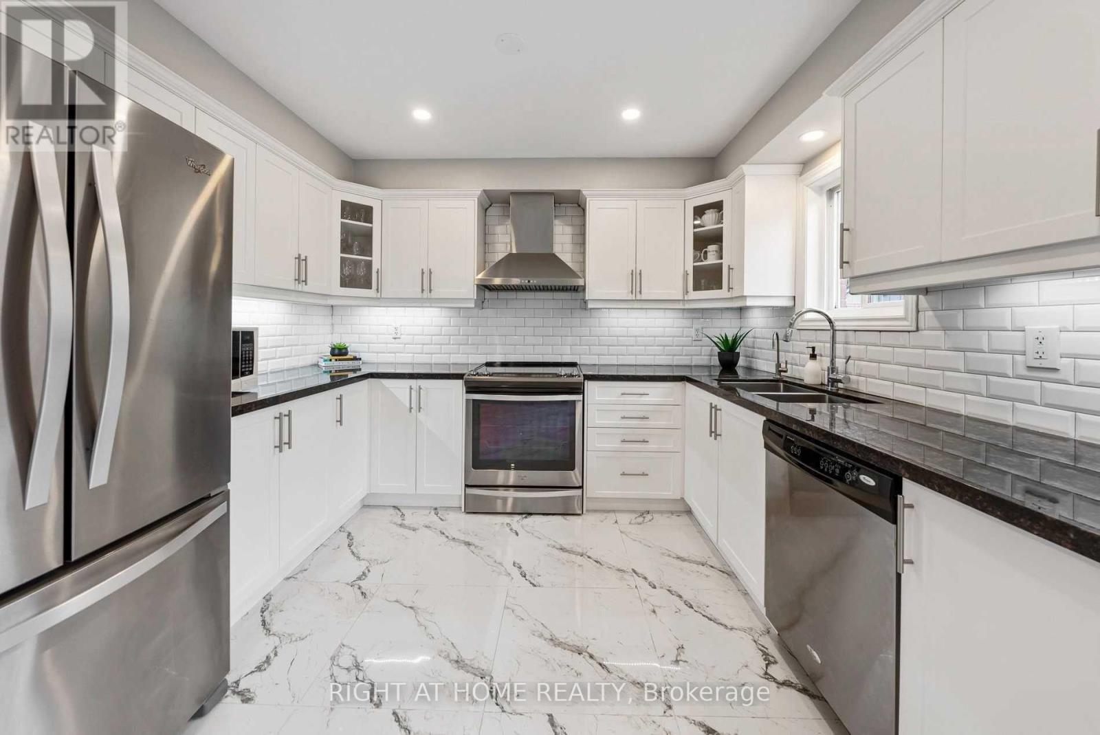 Upper - 58 Lockheed Crescent, Brampton, Ontario  L7A 3G4 - Photo 8 - W12711674