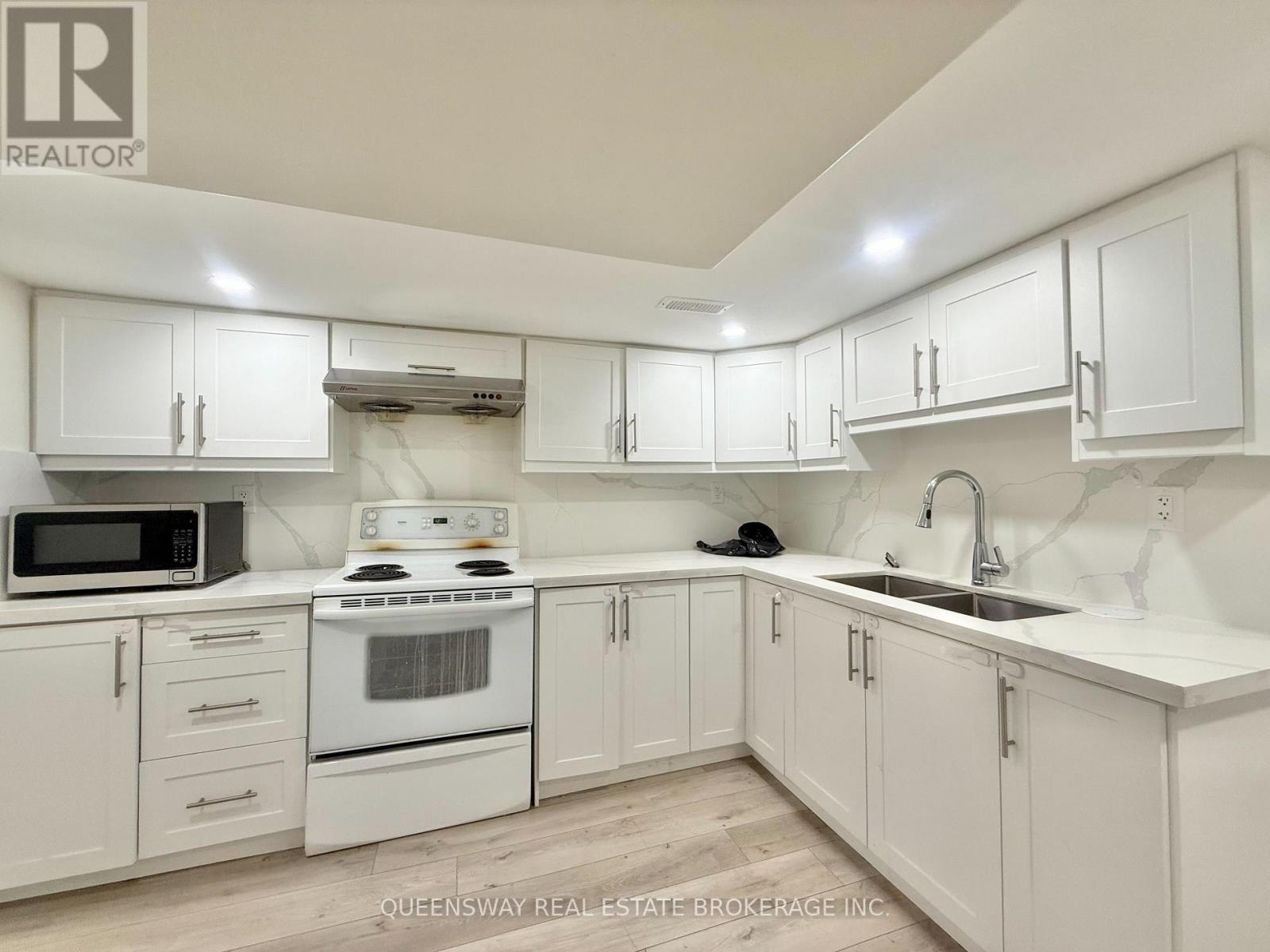 2 - 76 Maldives Crescent, Brampton, Ontario  L6P 1L1 - Photo 2 - W12711676