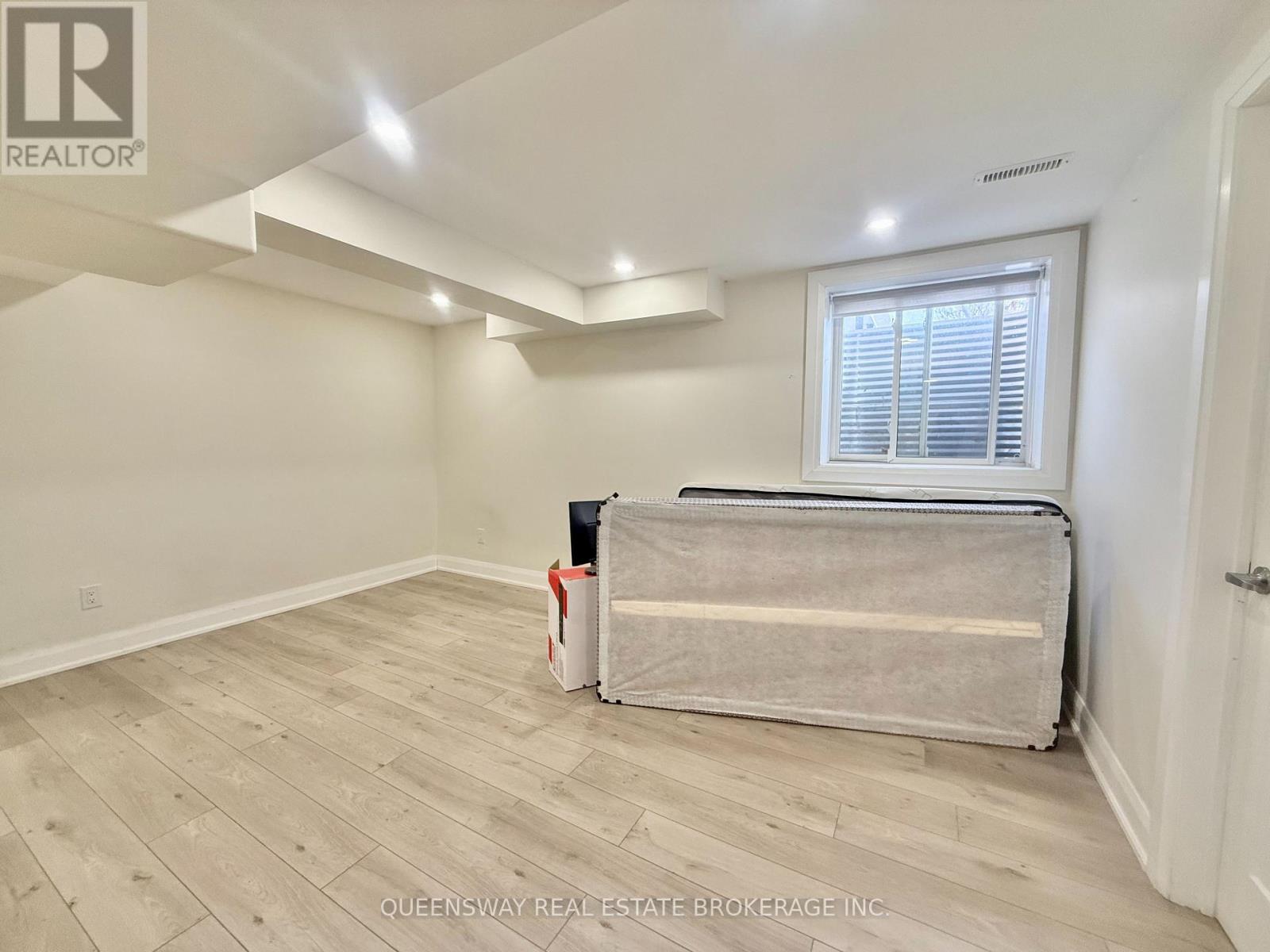 2 - 76 Maldives Crescent, Brampton, Ontario  L6P 1L1 - Photo 5 - W12711676