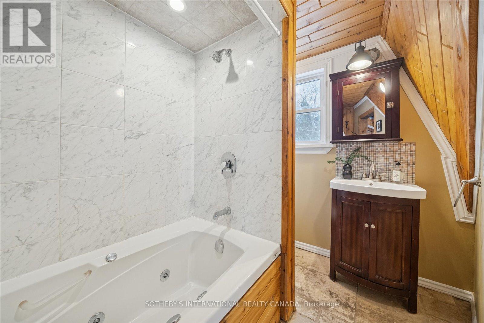 1307 Watts Road, Dysart Et Al, Ontario  K0M 1S0 - Photo 24 - X12711666