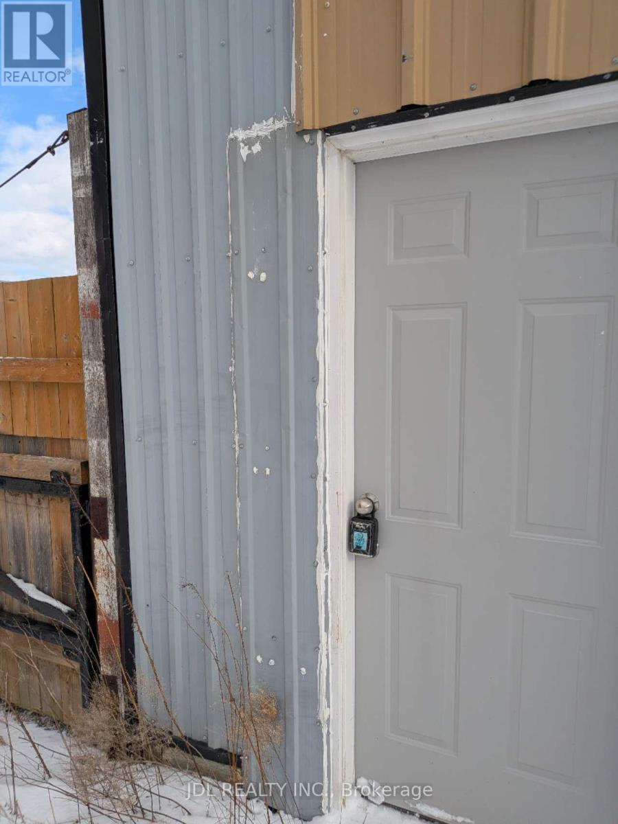 740 Gillard Street, Chatham-Kent, Ontario  N8A 4Z5 - Photo 2 - X12711680