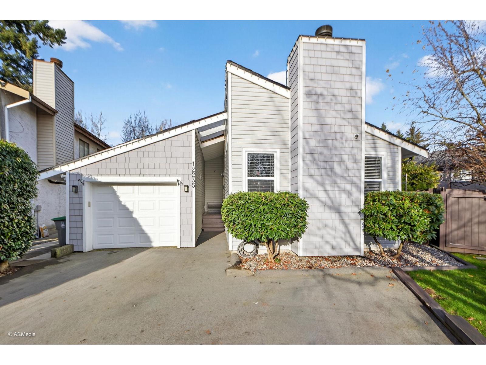 12235 80a Avenue, Surrey, British Columbia  V3W 7R8 - Photo 1 - R3080650