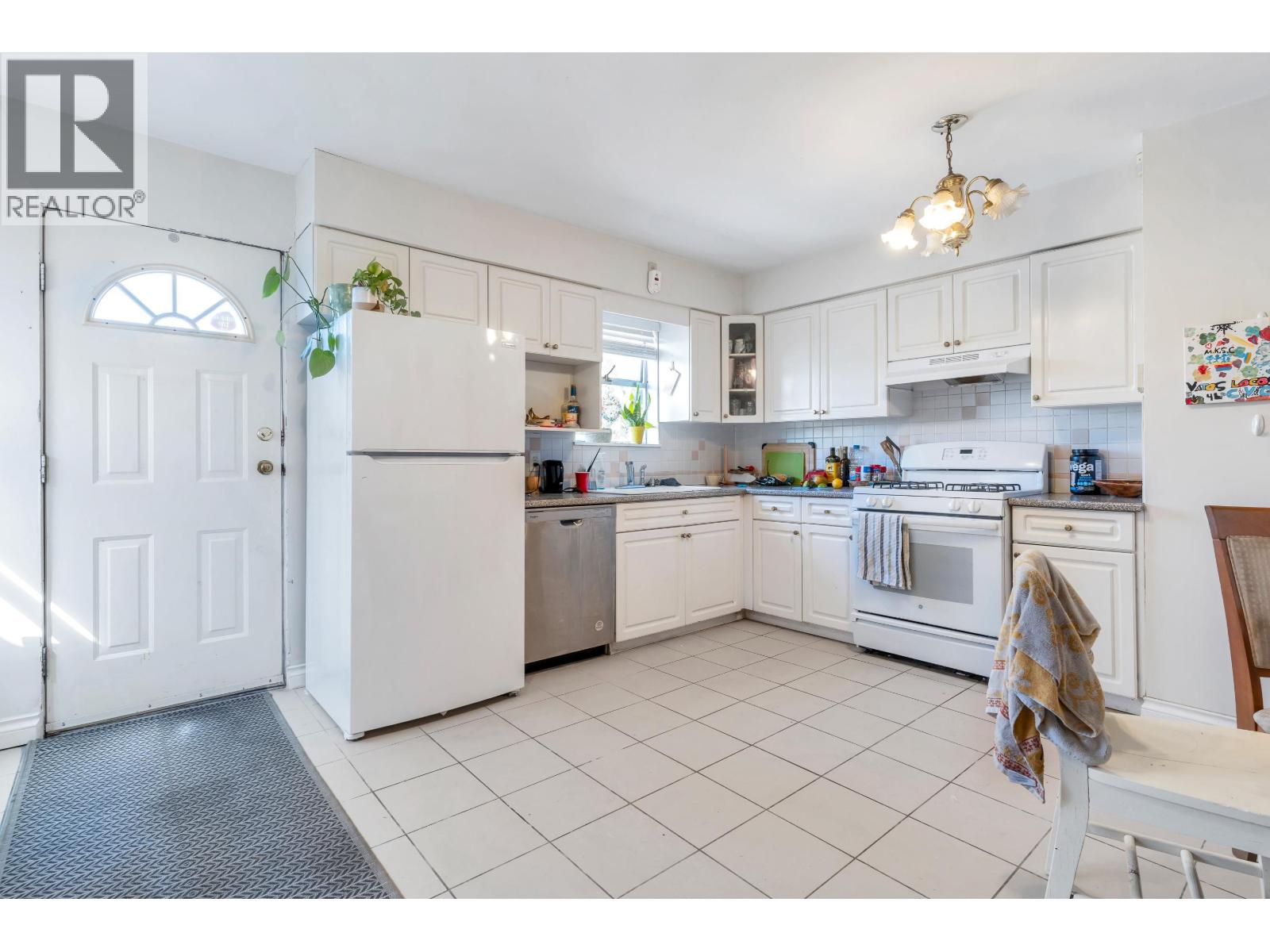 5755 Dumfries Street, Vancouver, British Columbia  V5P 3A7 - Photo 12 - R3079948