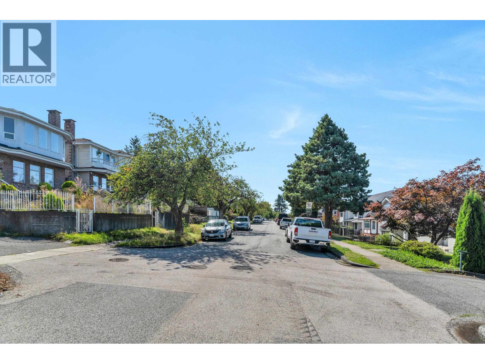 5755 Dumfries Street, Vancouver, British Columbia  V5P 3A7 - Photo 3 - R3079948