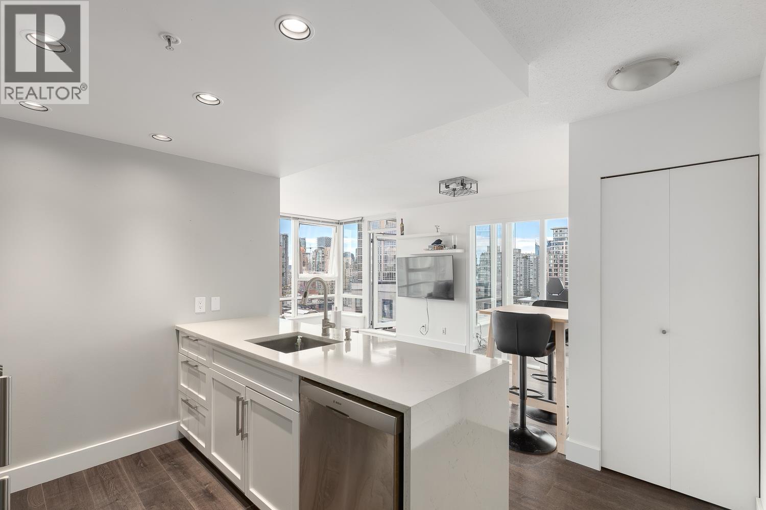 2710 928 Beatty Street, Vancouver, British Columbia  V6Z 3G6 - Photo 10 - R3081083