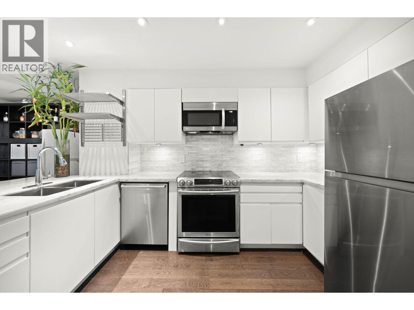 4707 Cedarglen Place, Burnaby, British Columbia  V5G 4B6 - Photo 6 - R3081096