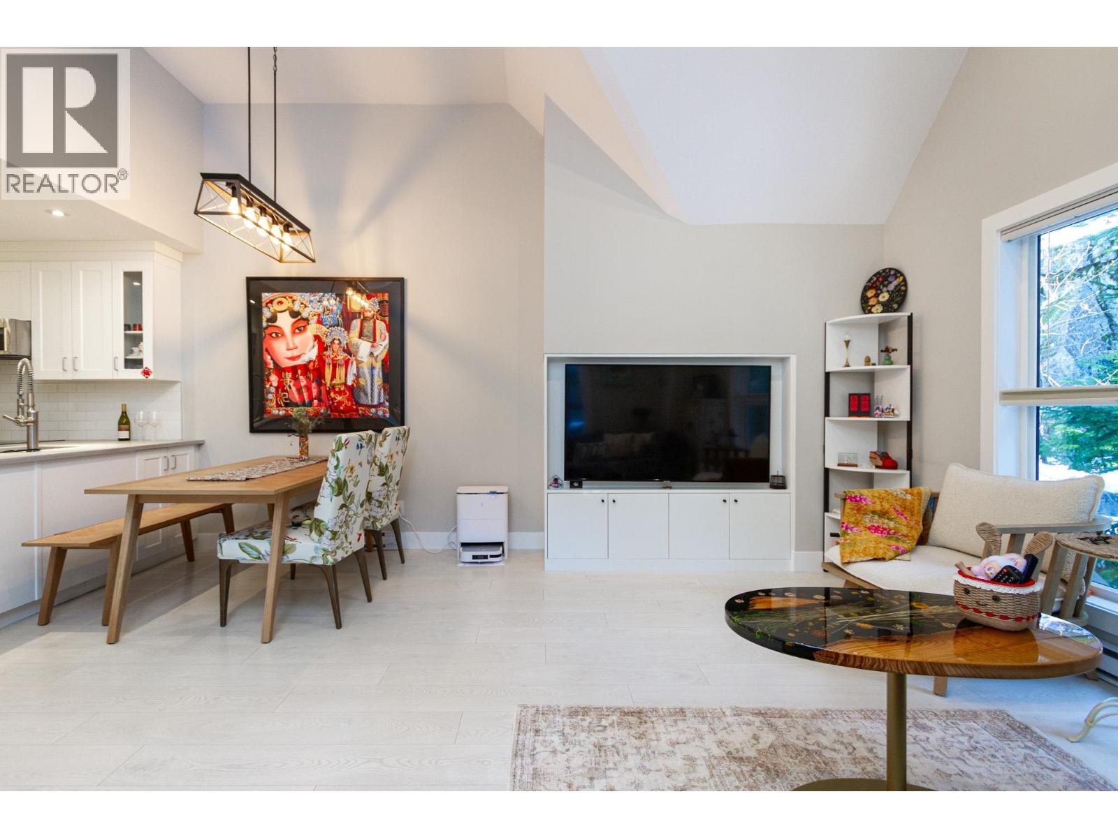 317 2222 Castle Drive, Whistler, British Columbia  V8E 0L7 - Photo 4 - R3081108