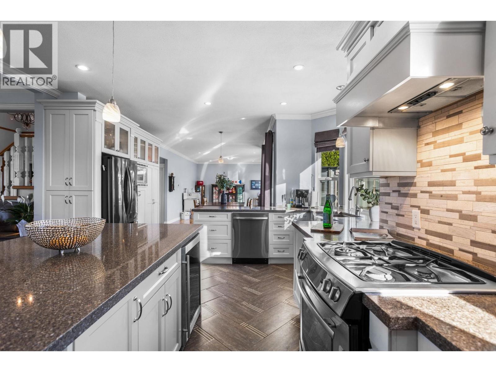 407 Delmont Street, Coquitlam, British Columbia  V3K 4G3 - Photo 10 - R3081097