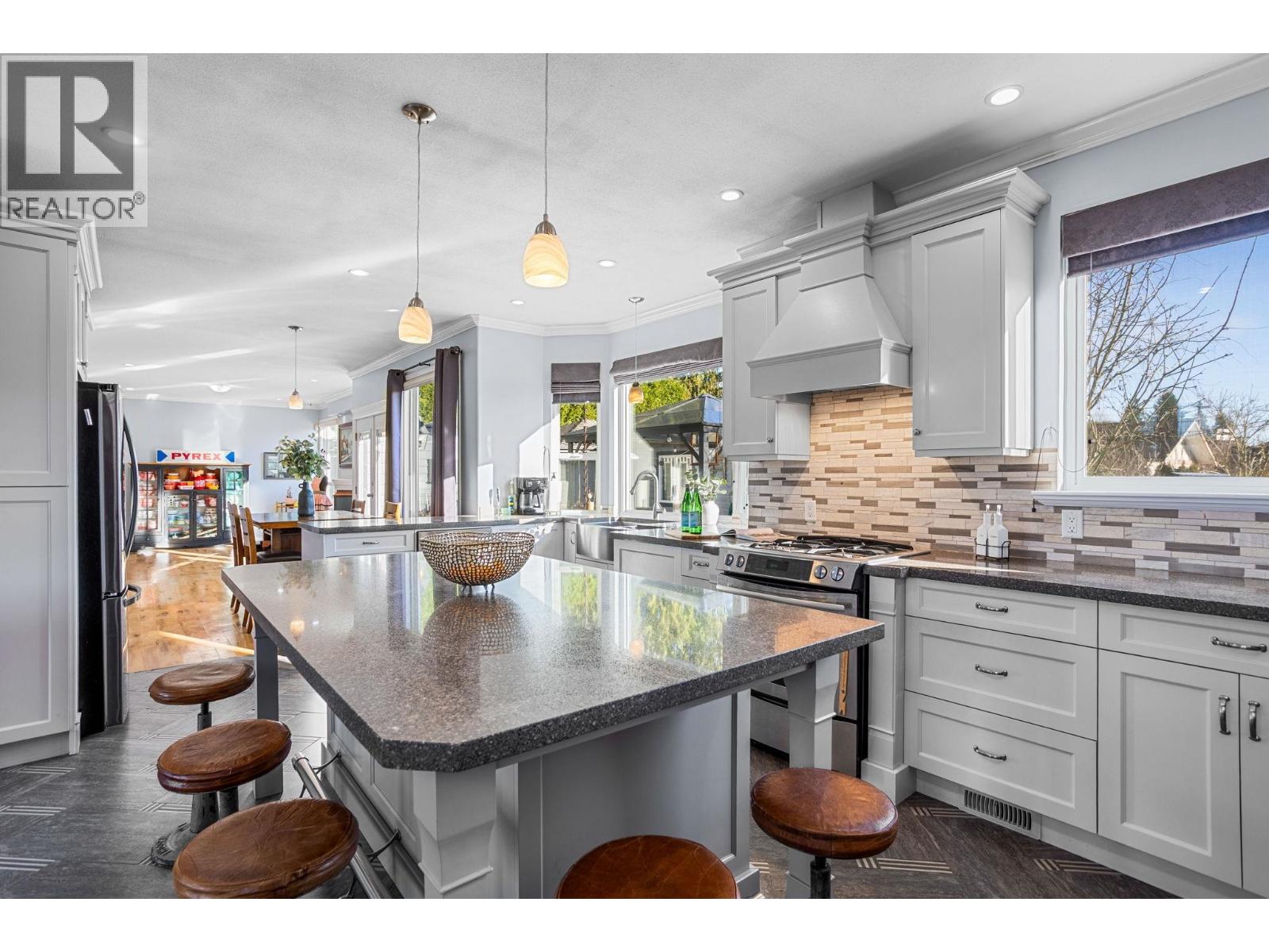 407 Delmont Street, Coquitlam, British Columbia  V3K 4G3 - Photo 11 - R3081097