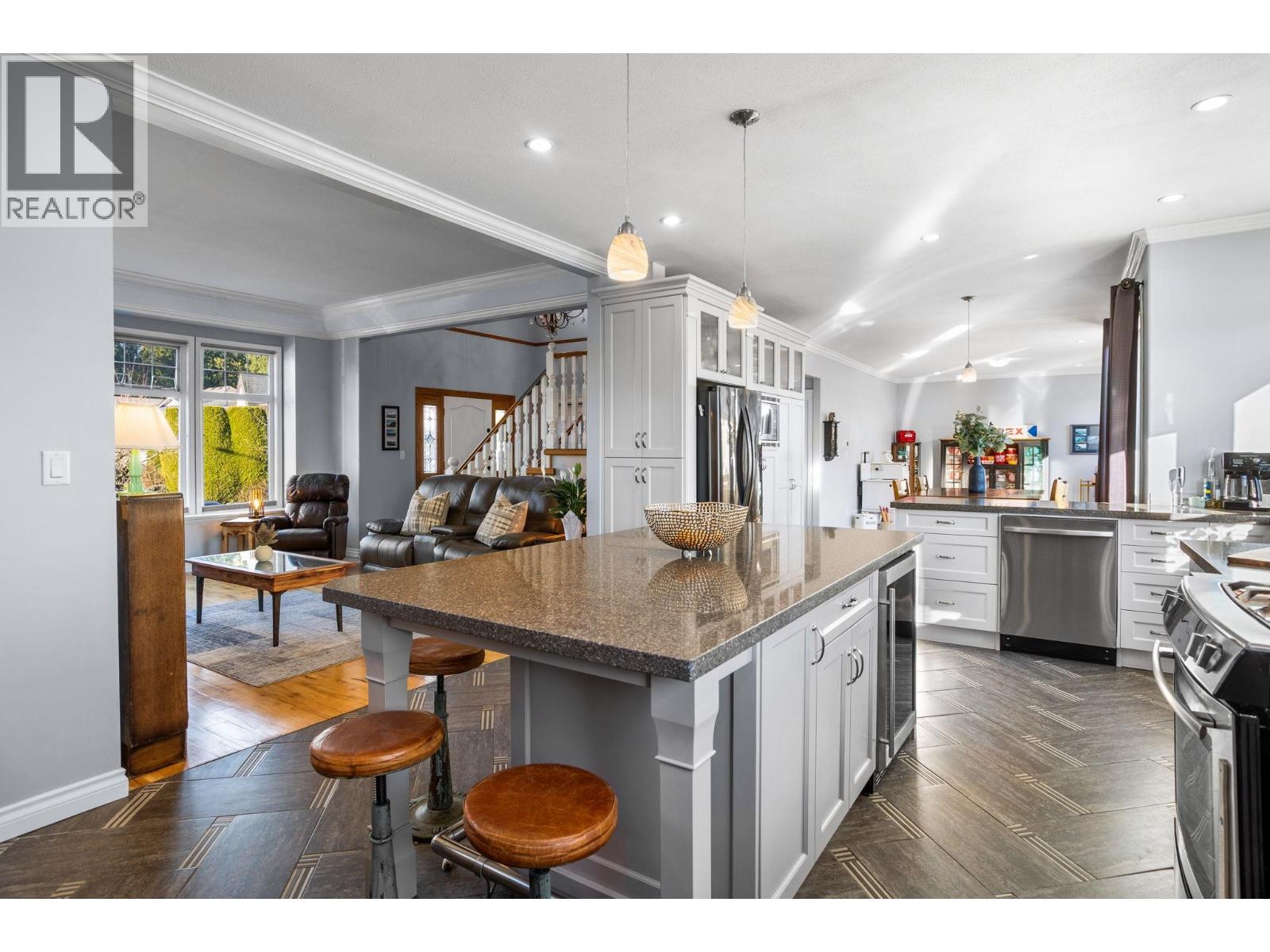 407 Delmont Street, Coquitlam, British Columbia  V3K 4G3 - Photo 12 - R3081097