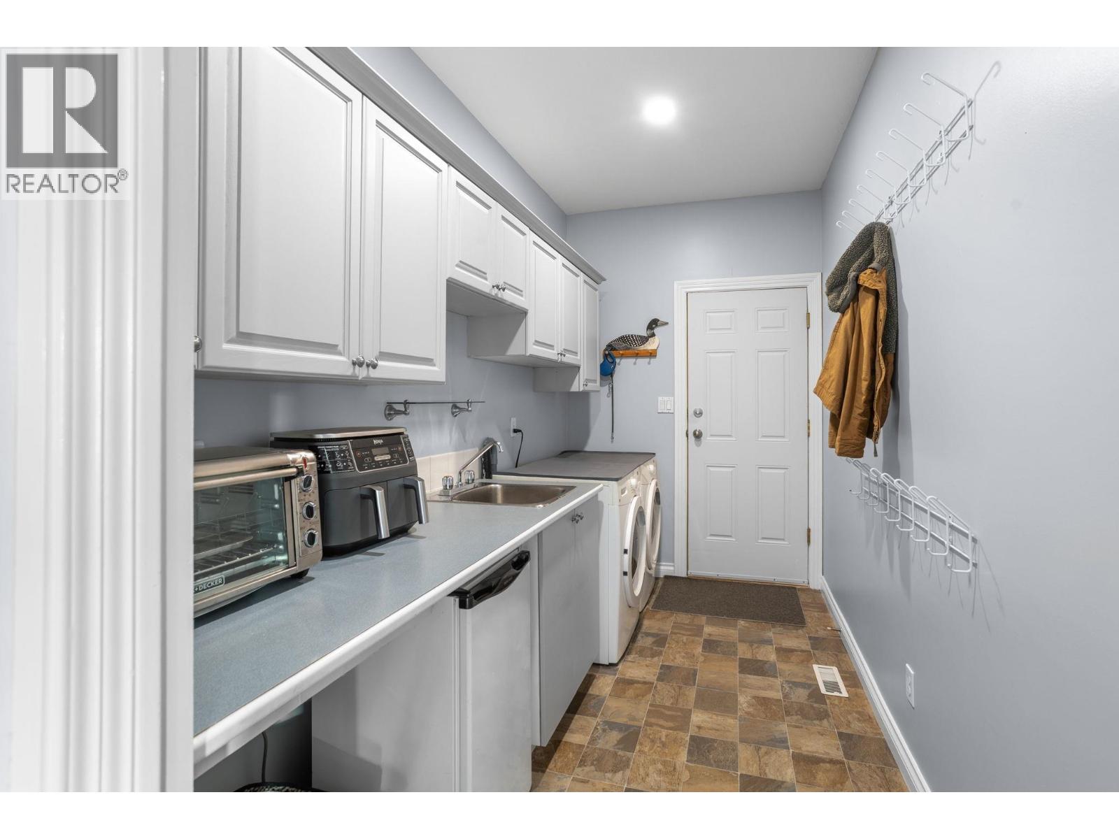 407 Delmont Street, Coquitlam, British Columbia  V3K 4G3 - Photo 13 - R3081097