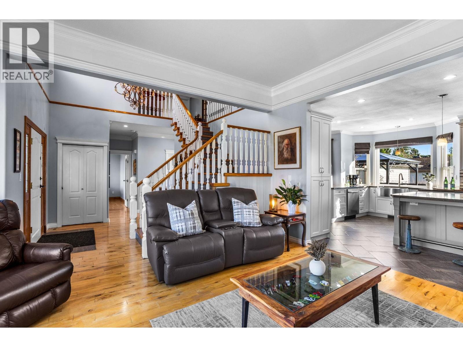 407 Delmont Street, Coquitlam, British Columbia  V3K 4G3 - Photo 3 - R3081097