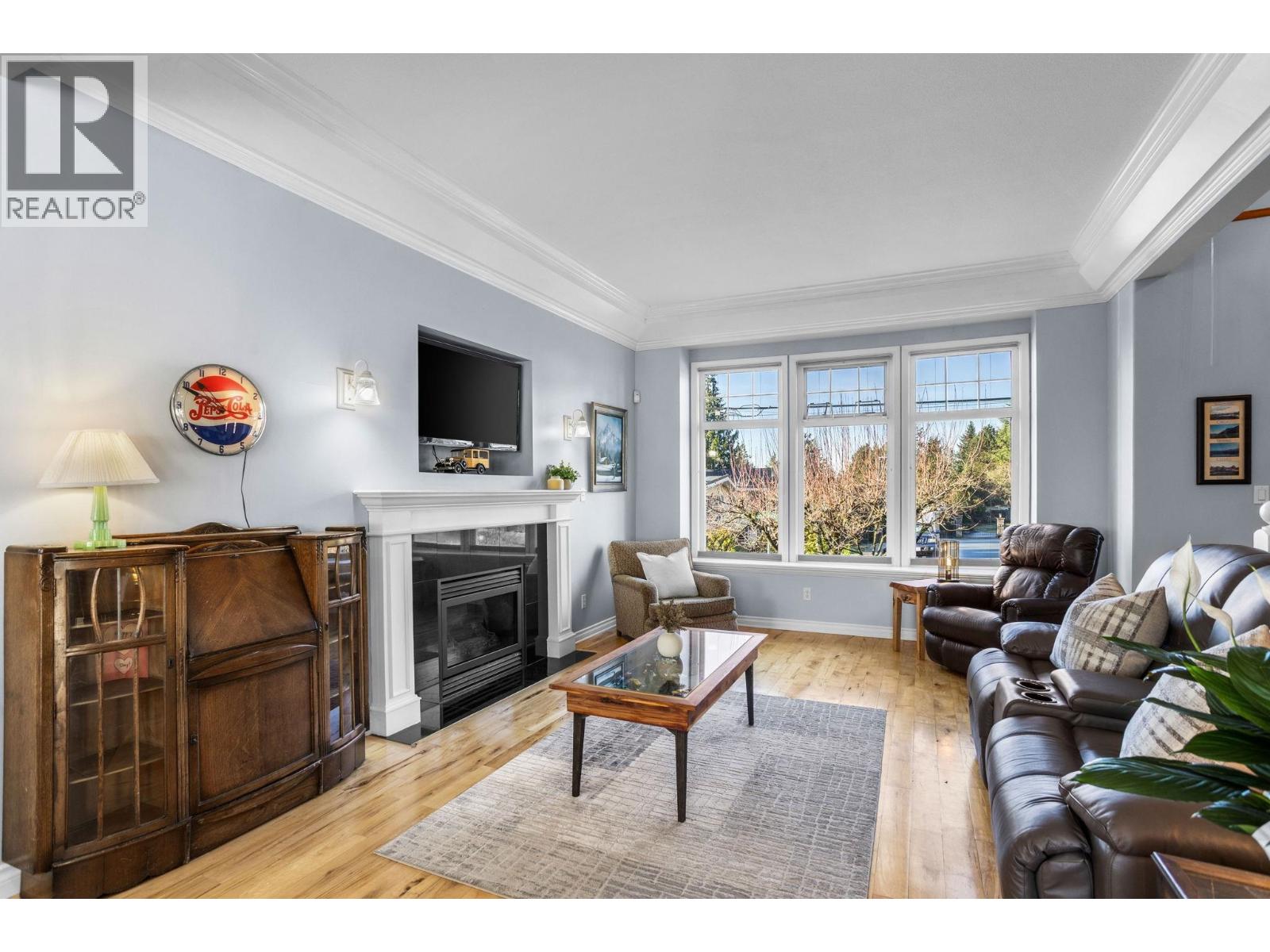 407 Delmont Street, Coquitlam, British Columbia  V3K 4G3 - Photo 4 - R3081097