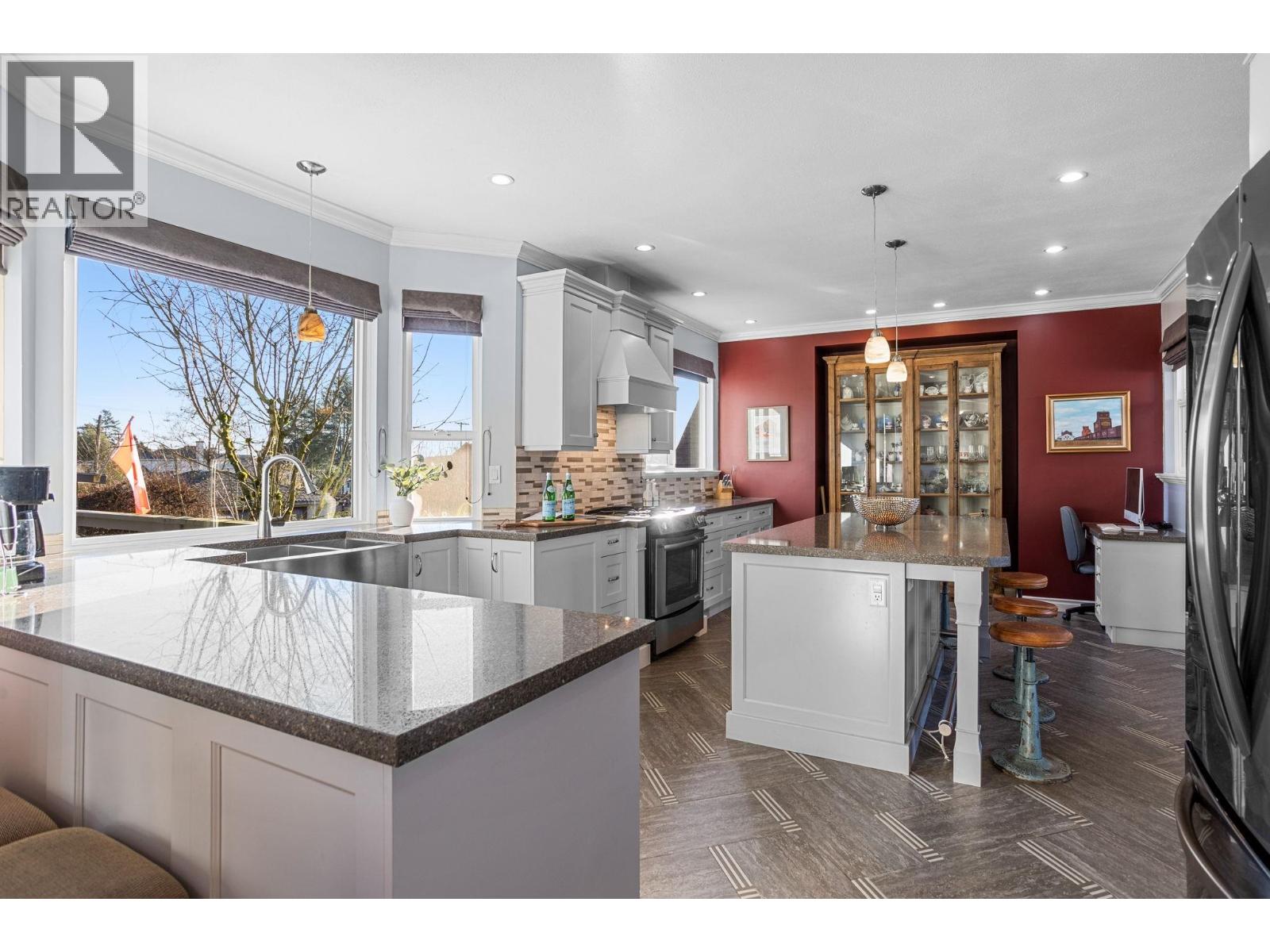 407 Delmont Street, Coquitlam, British Columbia  V3K 4G3 - Photo 8 - R3081097